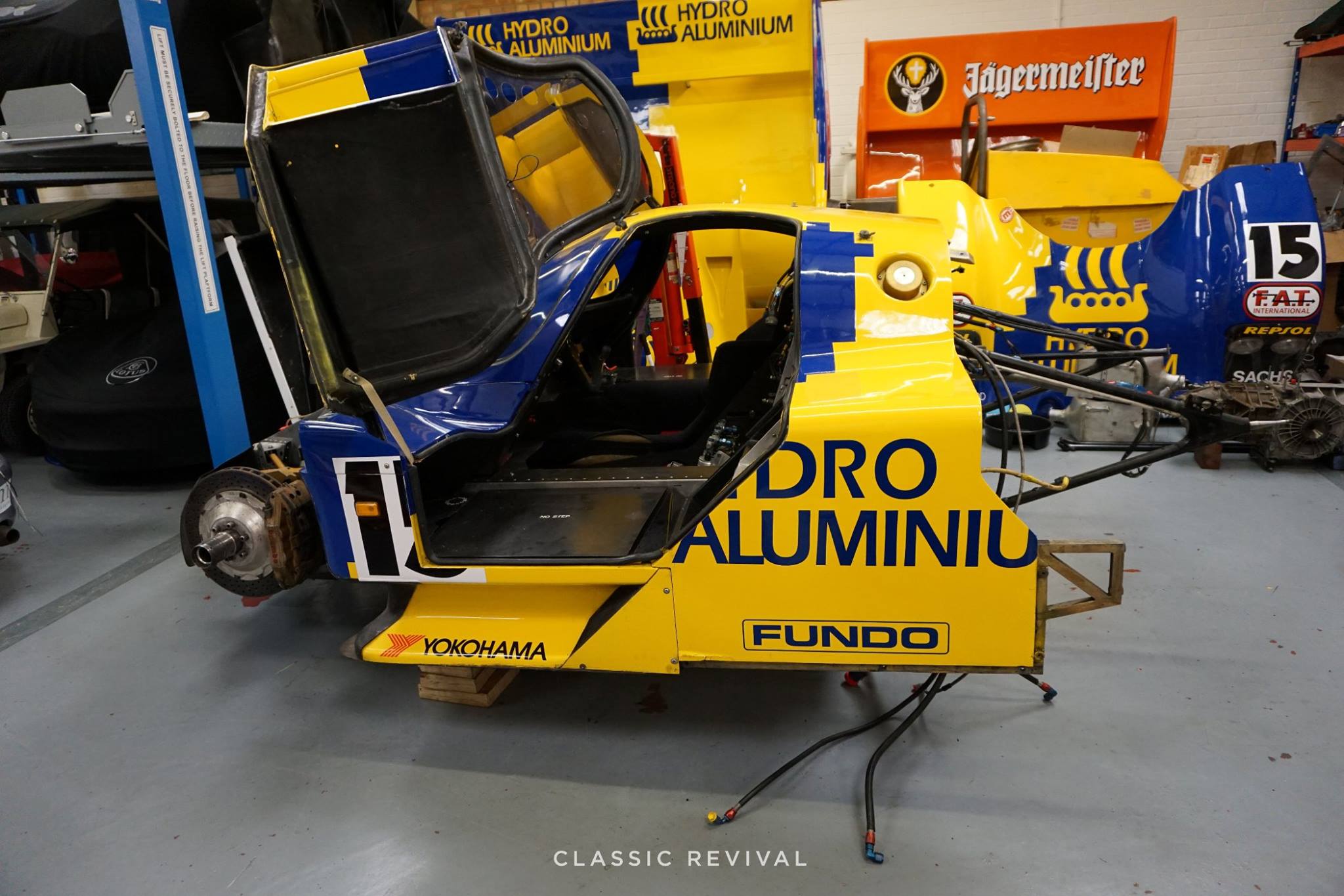 Classic Revival - The 962 nearly down to the bare chassis....