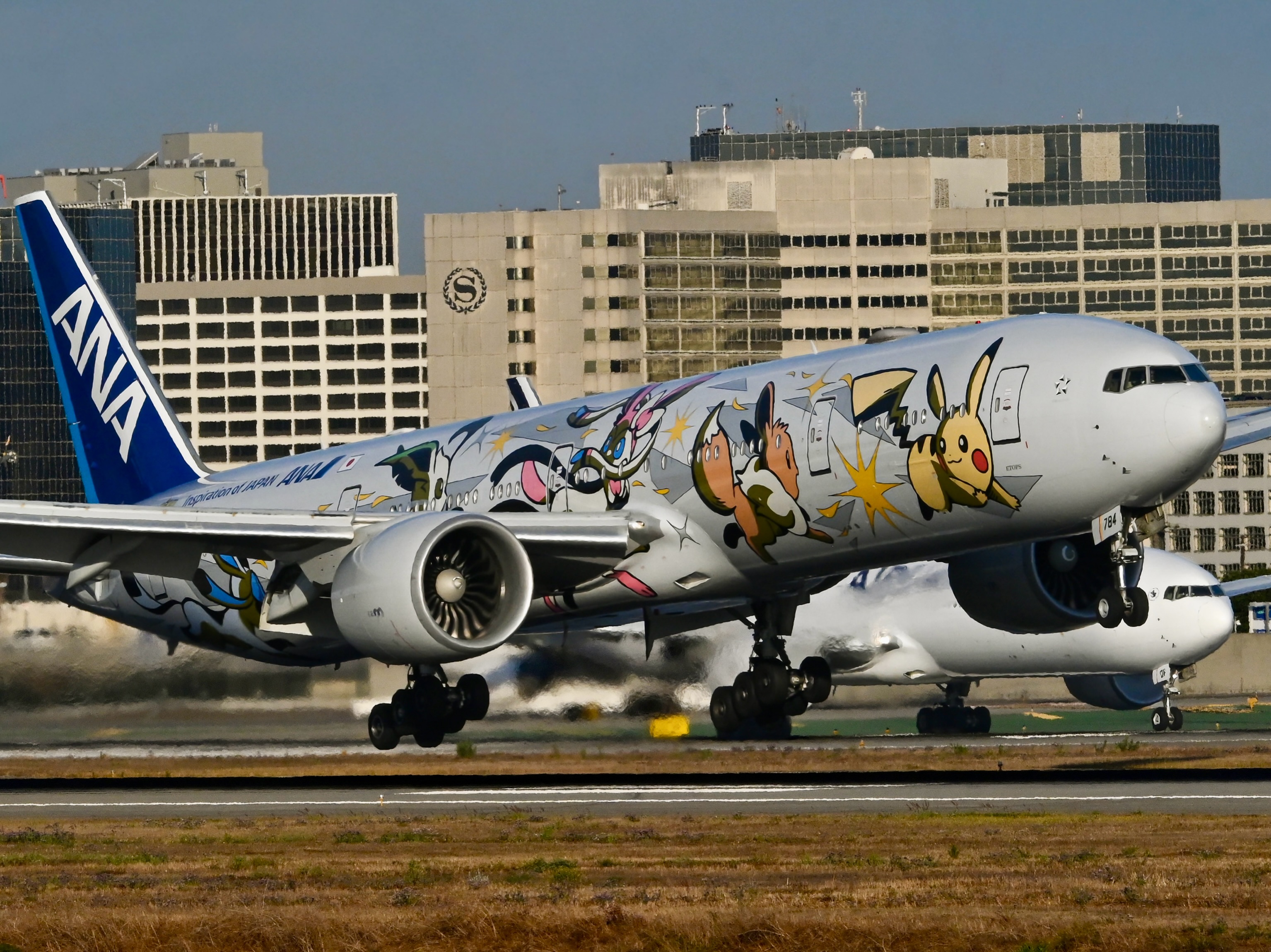 📸: Dylan <— Follow! Rare visit of the ANA｜Japanese Airline All
