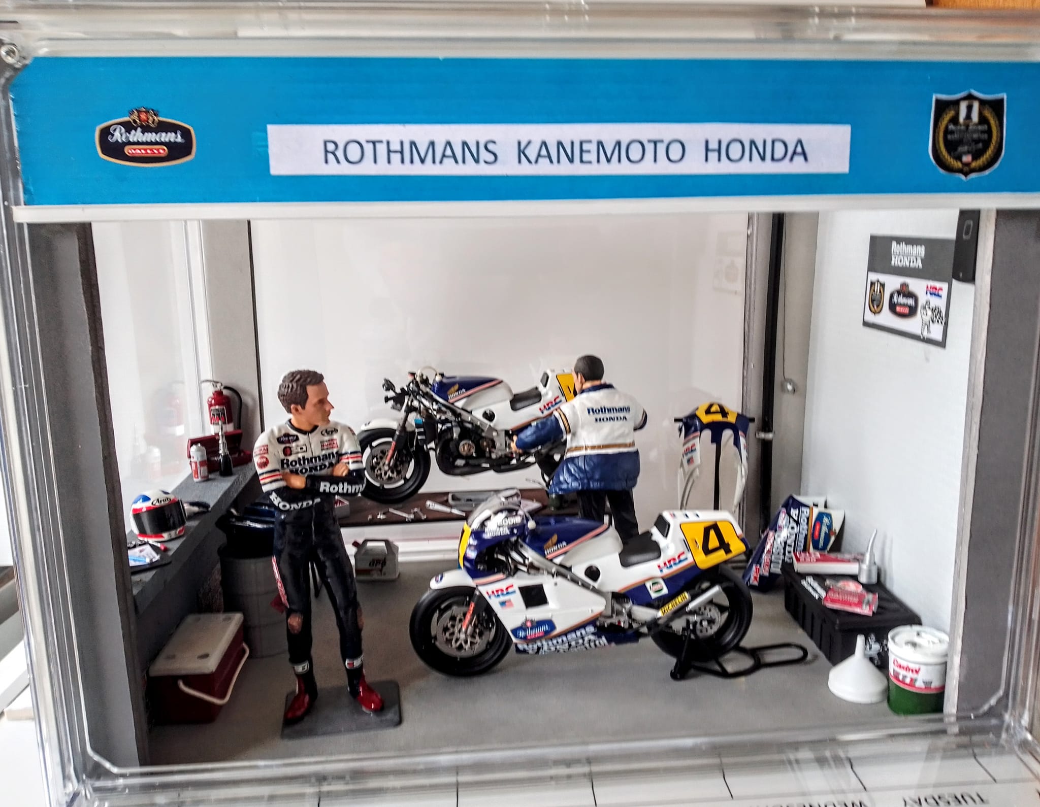 Freddie Spencer's 1985 Rothmans Honda 1/12 scale model