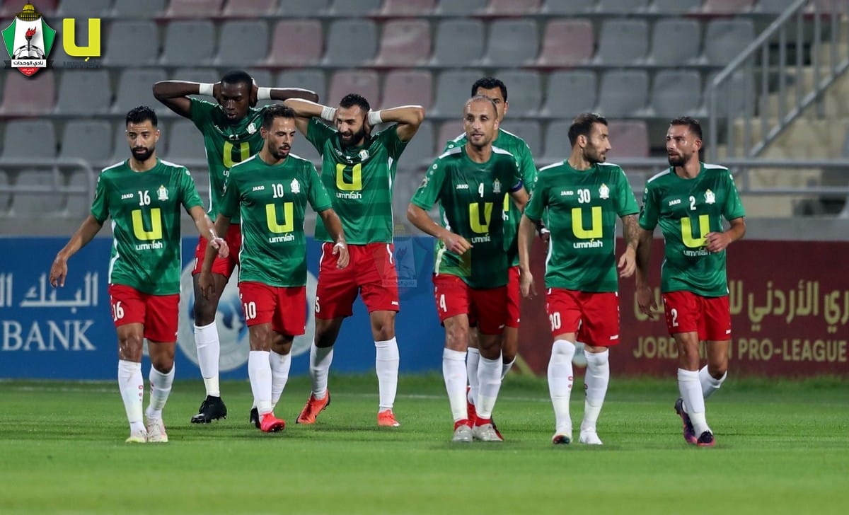 لاعبا الوحدات الأردني يتعاطفان مع لاعب الأهلي المصري التيار الاخضر