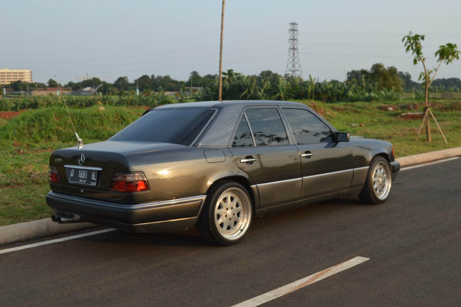 1994 Mercy boxer w124 - Cars & Trucks - Pebayuran, Jawa Barat ...