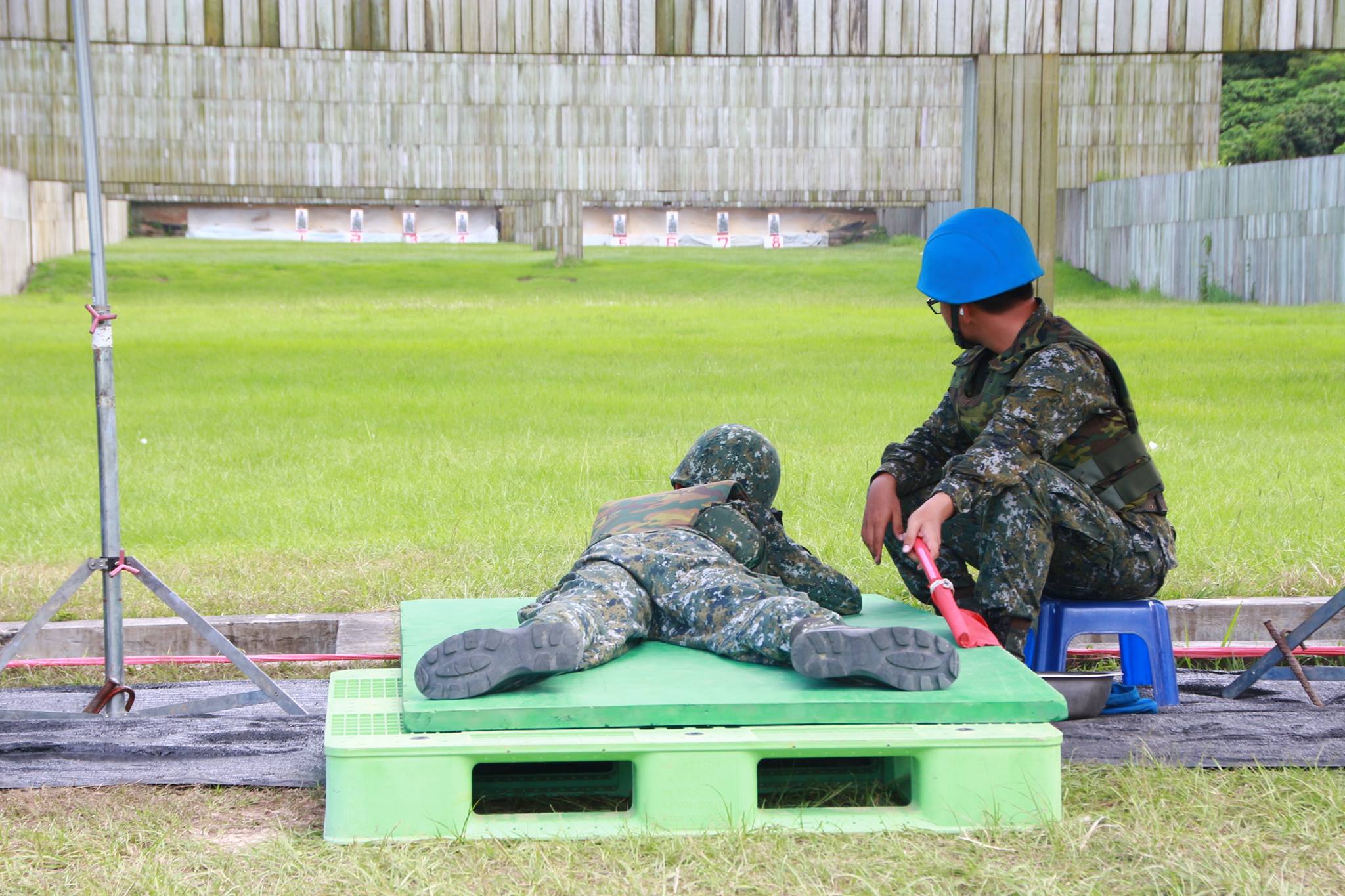 中華民國陸軍 - 54工兵群工兵營工一連日前於南測中心接受國防部體能戰技鑑測，全連官兵在連長帶領下，以高昂的鬥志全力投... | Facebook