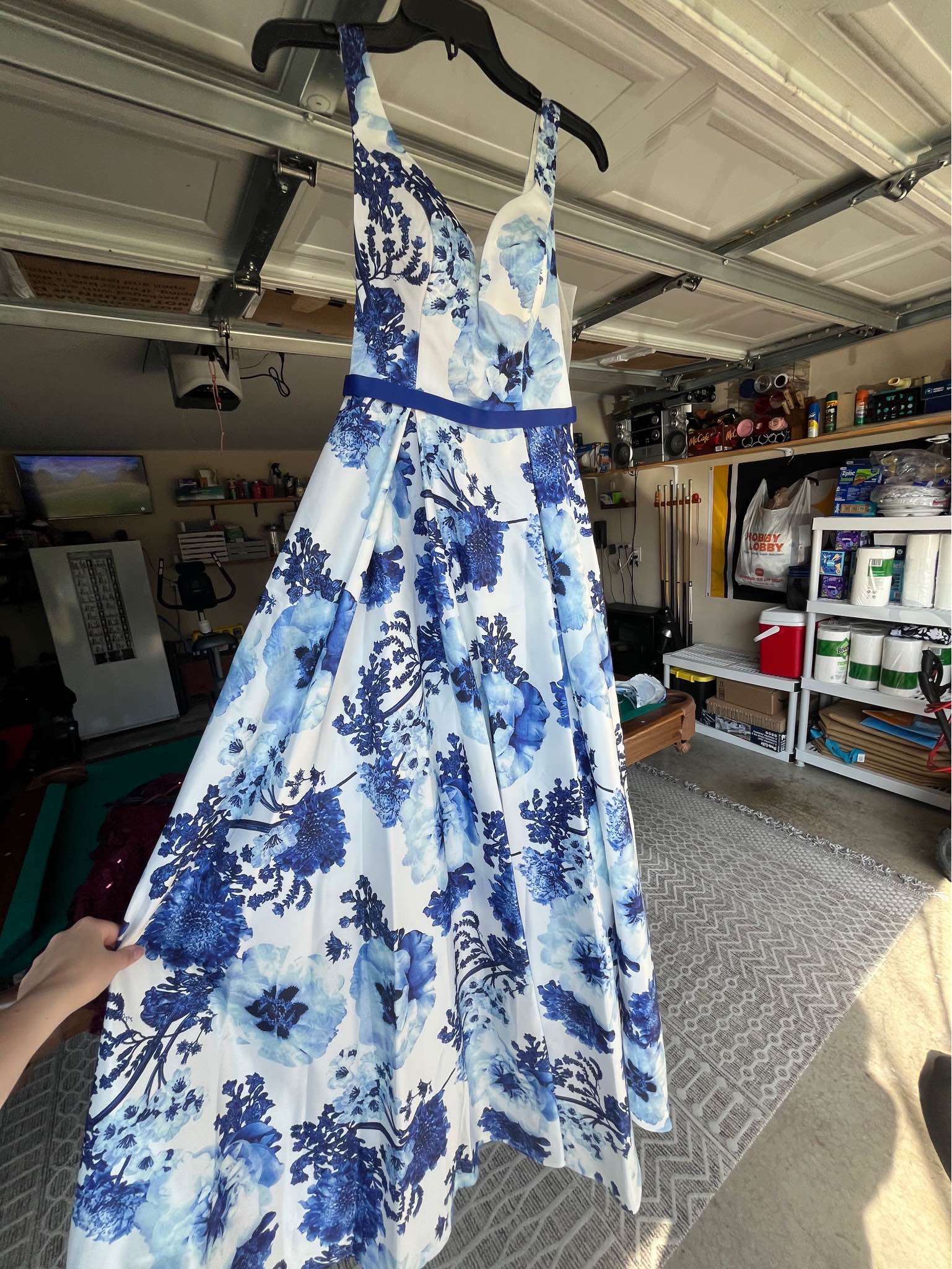 Blue and white flower dress Size medium Full length Closed back Non itchy Only worn once Originally bought at Dillards Public meetup only Cash, Apply Pay, or Cash App only
