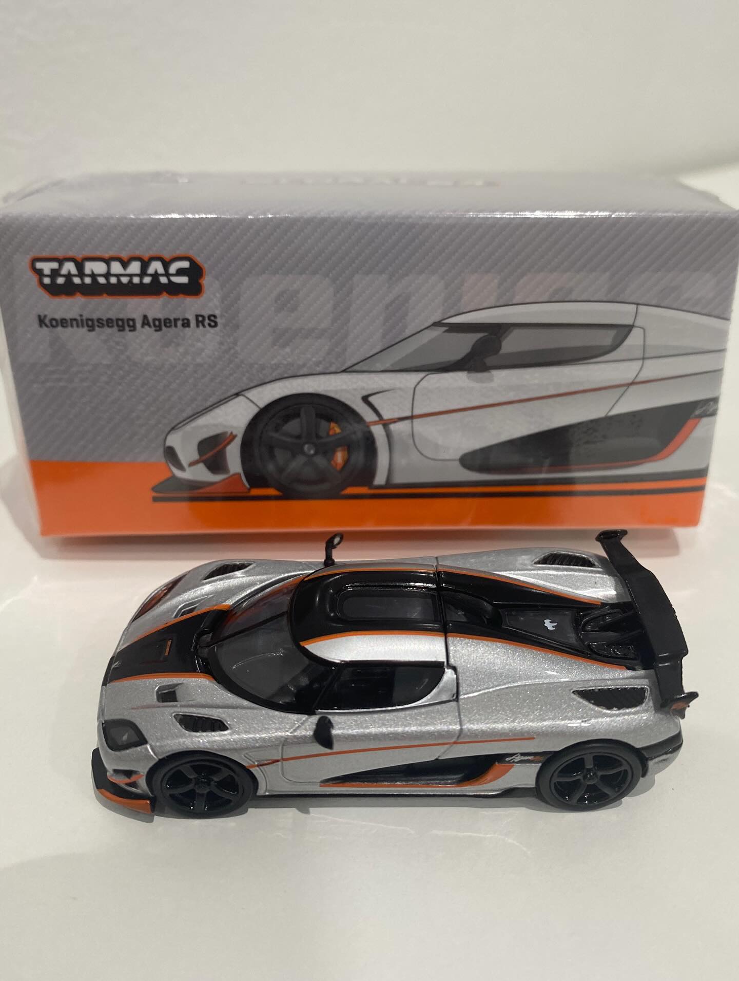 Tarmac Works 1/64 Koenigsegg Agera RS Moon Silver / Black