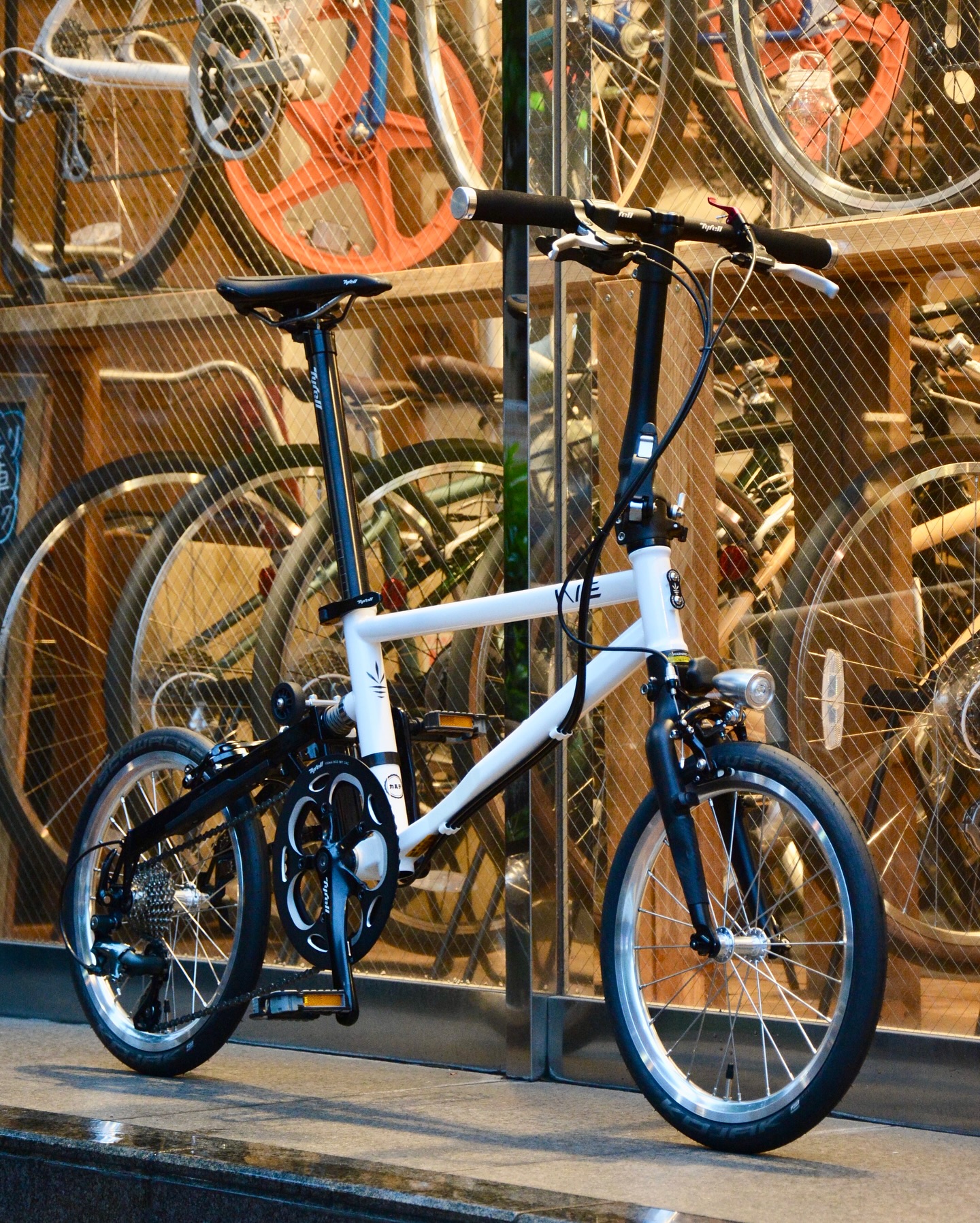 NEW BIKE DAY Tyrell【IVE16】 カーボンフォークに軽量ポスト、バネ 