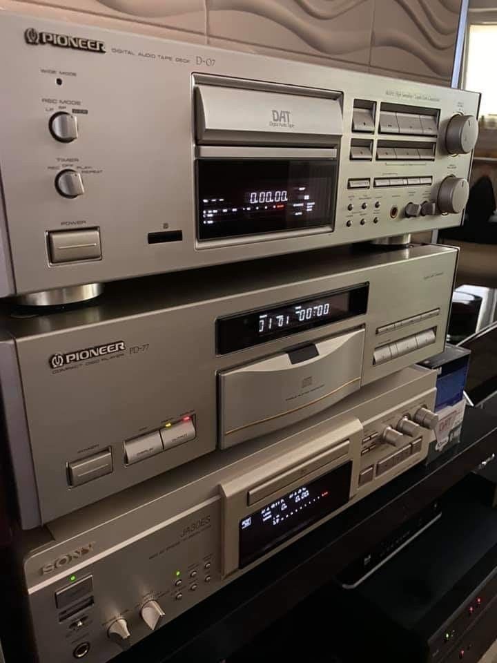 Pioneer Compact Disc Player PD-T07A.