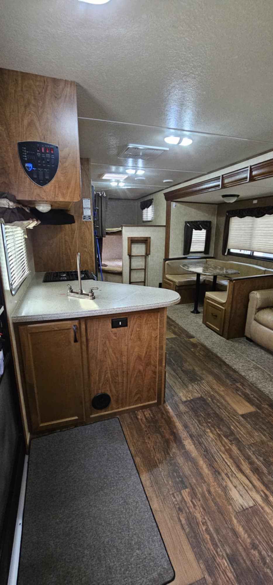 2015 Augusta Flex 28bh Travel Trailer - RVs & Campers - Cranbrook ...