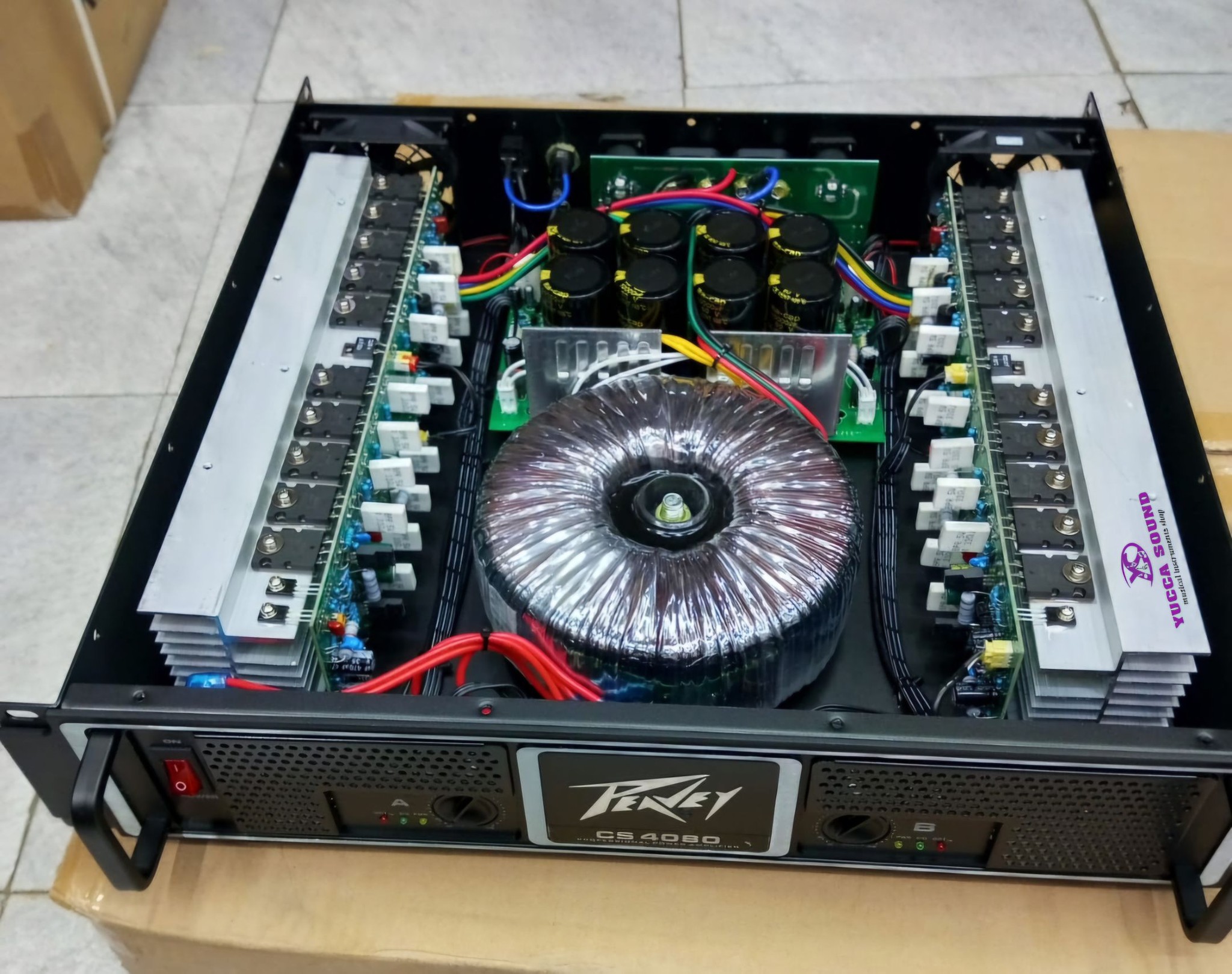 PEAVEY CS4000 パワーアンプ ピーヴィー Peavey CS® 4000 CS Series