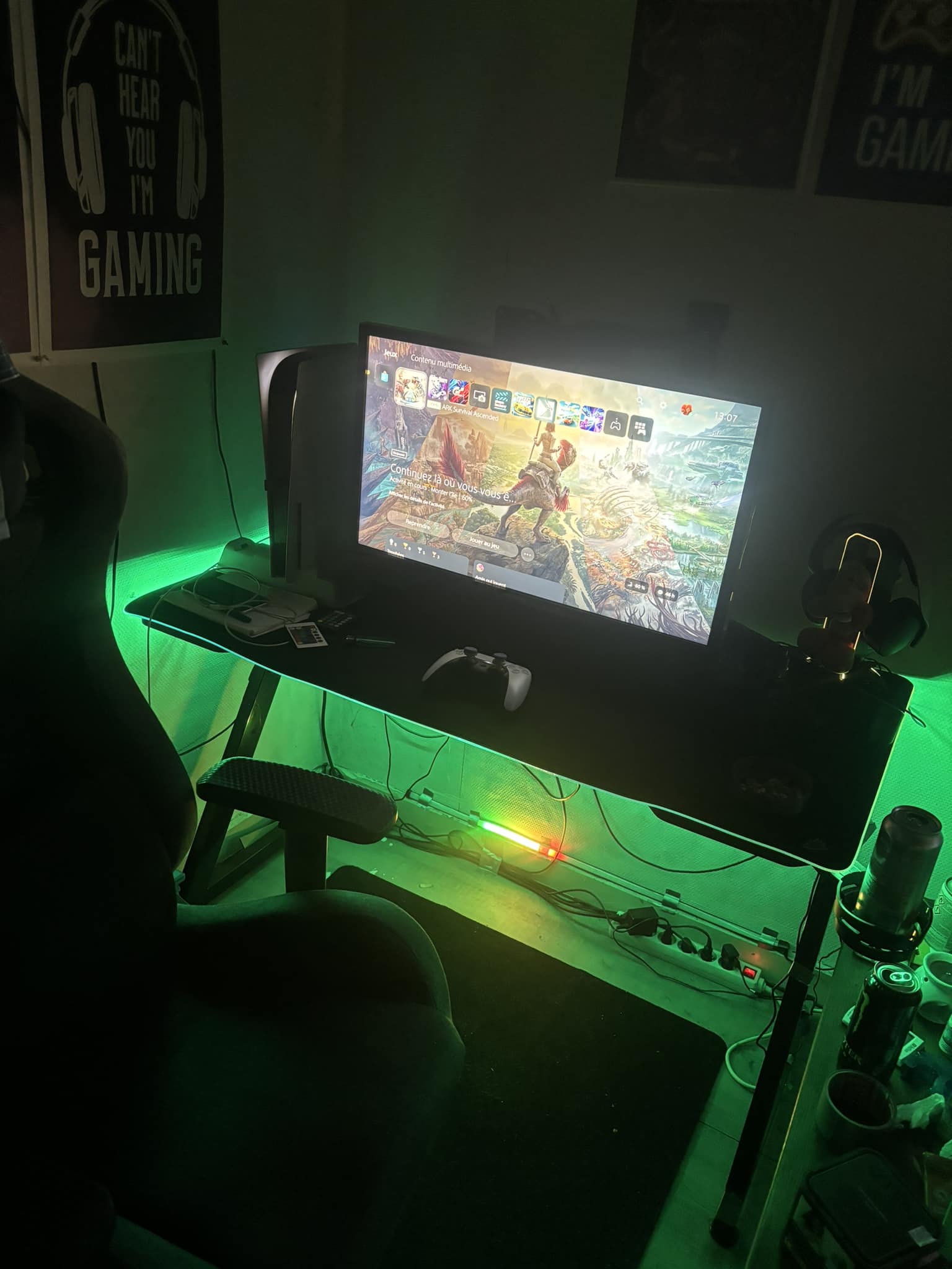 iSunirm Bureau Gaming,Petit Table Ordinateur Forme Etagères Rangements,Ports USB,Bureaux à Domicile LED et Rangement pour Domicile,Chambre,147x100cm,Gris
