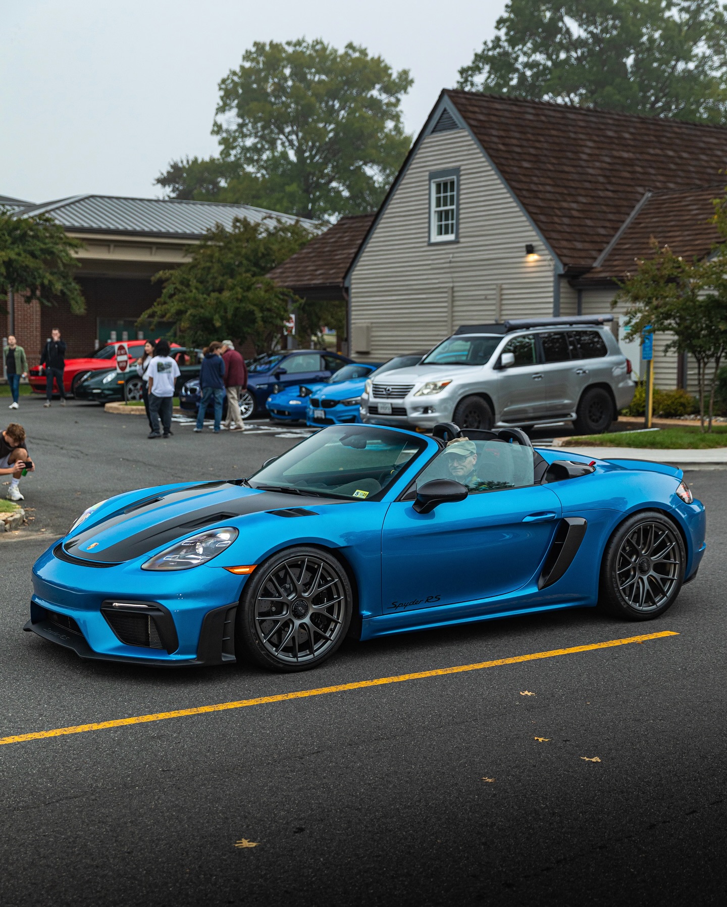 Porsche 718 Spyder RS in South Sea Blue vs Cayman GT4 RS in