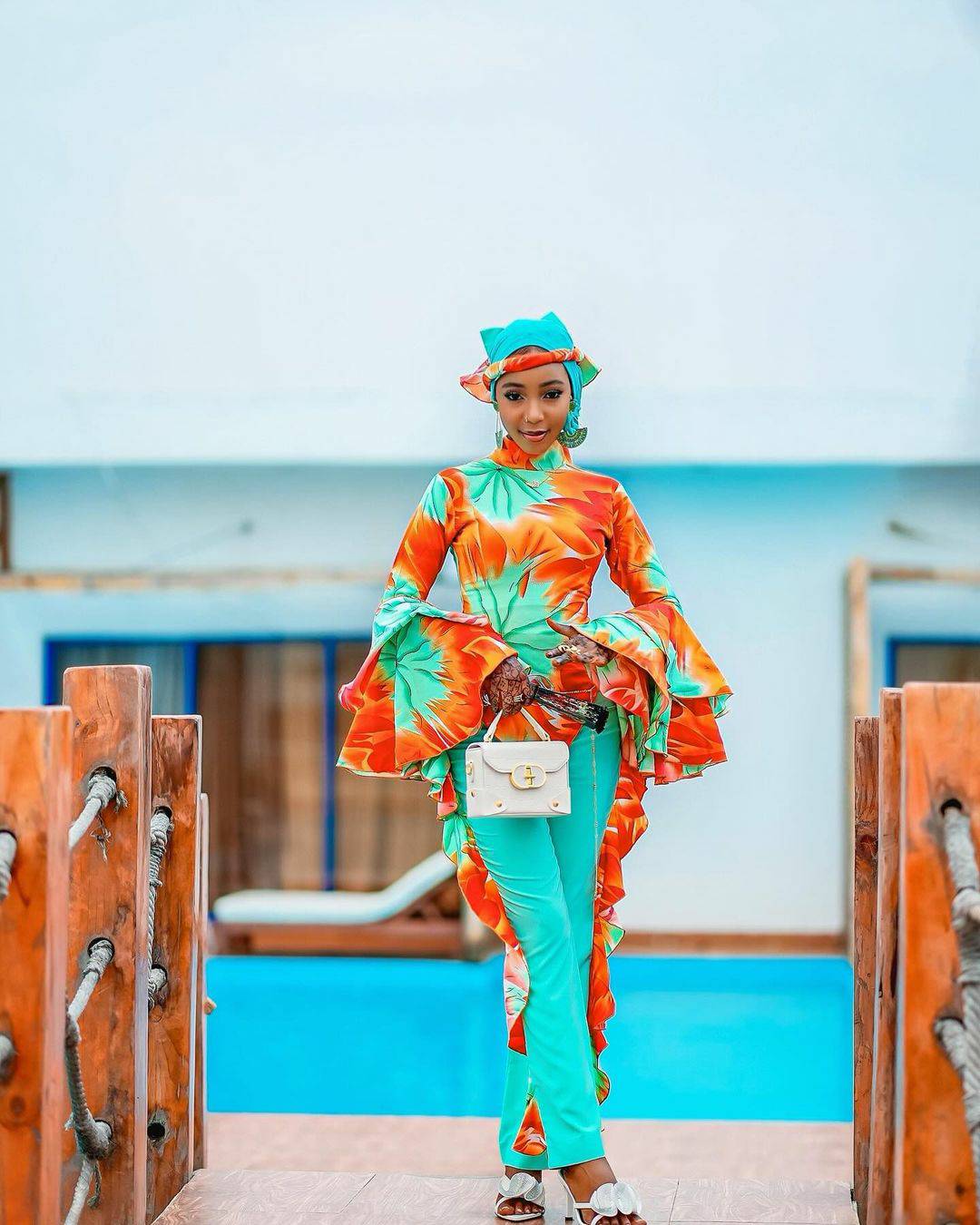 Long time no post from me. There's something about this colour combo of orange and mint green. It's giving rich vibes. Where are my ready to wear lovers? Boutique standard only Dress