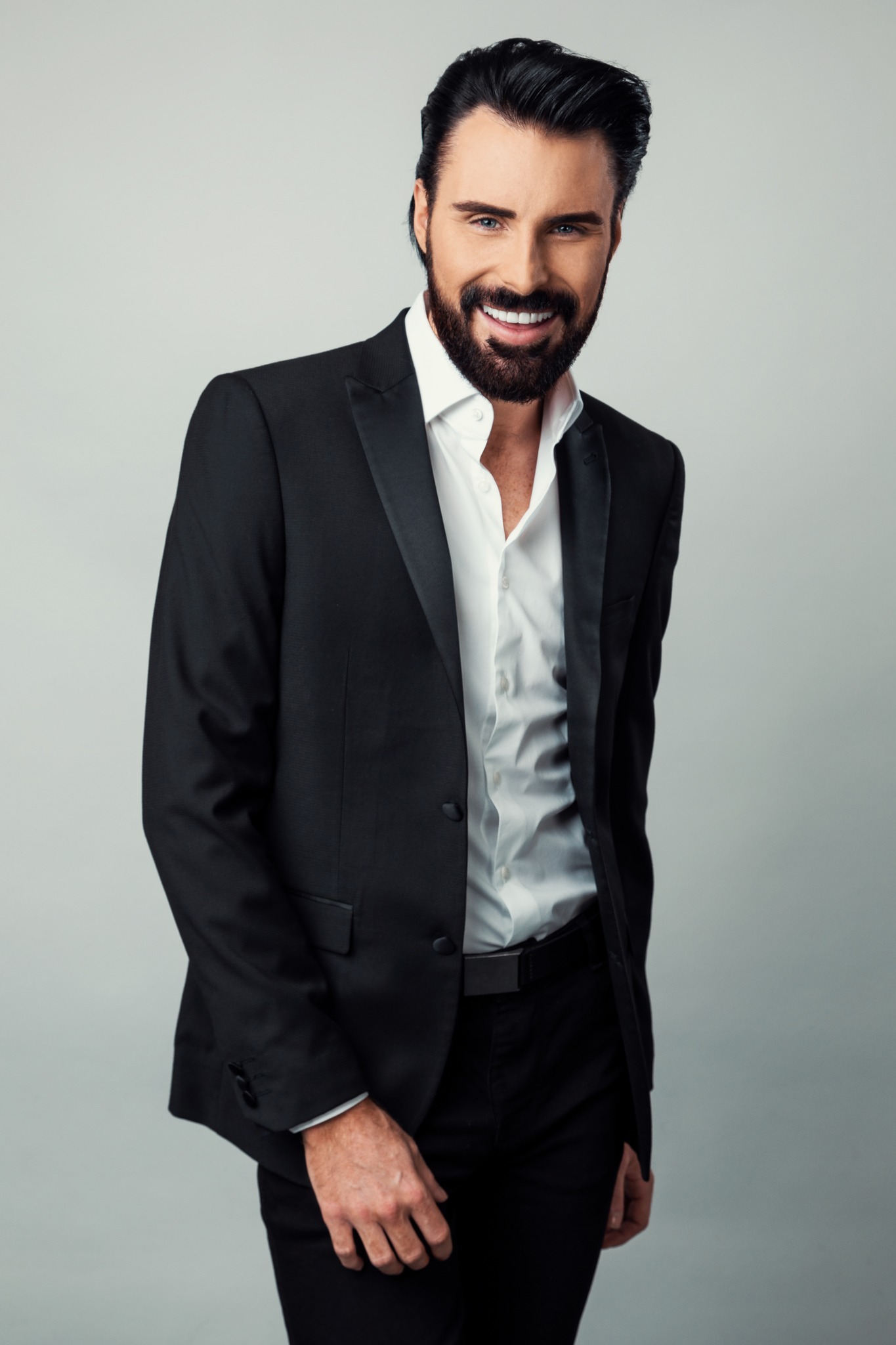 Southend - RYLAN RETURNS TO THE CLIFFS PAVILION PANTOMIME AS THE FAIRY ...
