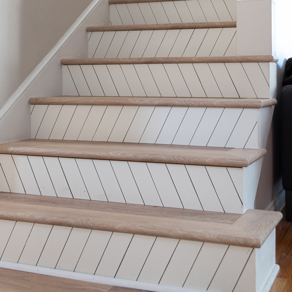 The DIY - See how you can easily upgrade your Staircase. Vinyl Plank ...