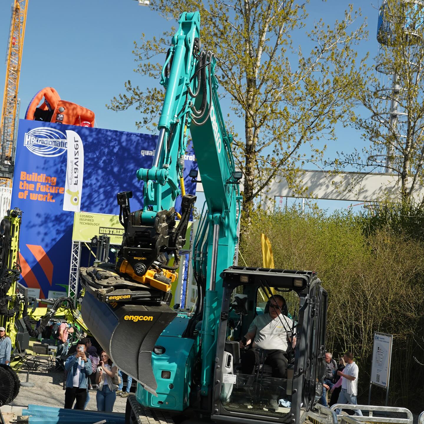 Engcon Netherlands - De nieuwe Tilt & Rotate is uit. 😃 Hierin zijn ...