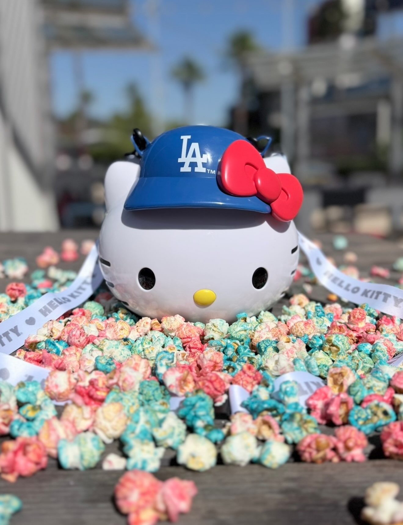 Dodgers Hello Kitty ポップコーンバケット　希少品　バケツ Hello Kitty collector's popcorn tub available at Dodger Stadium