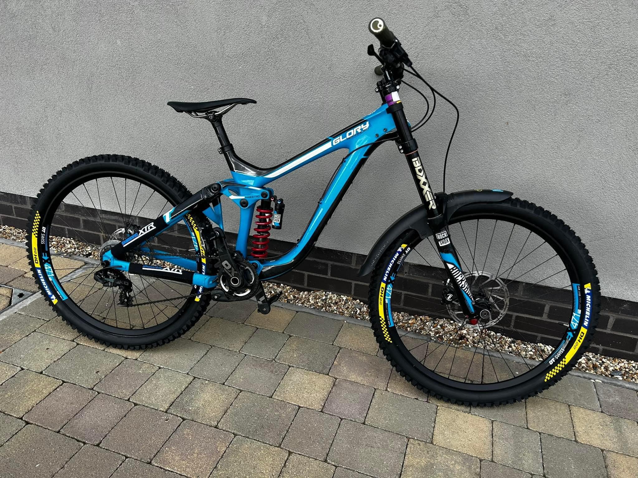 Giant Glory DH bike review with XTR levers