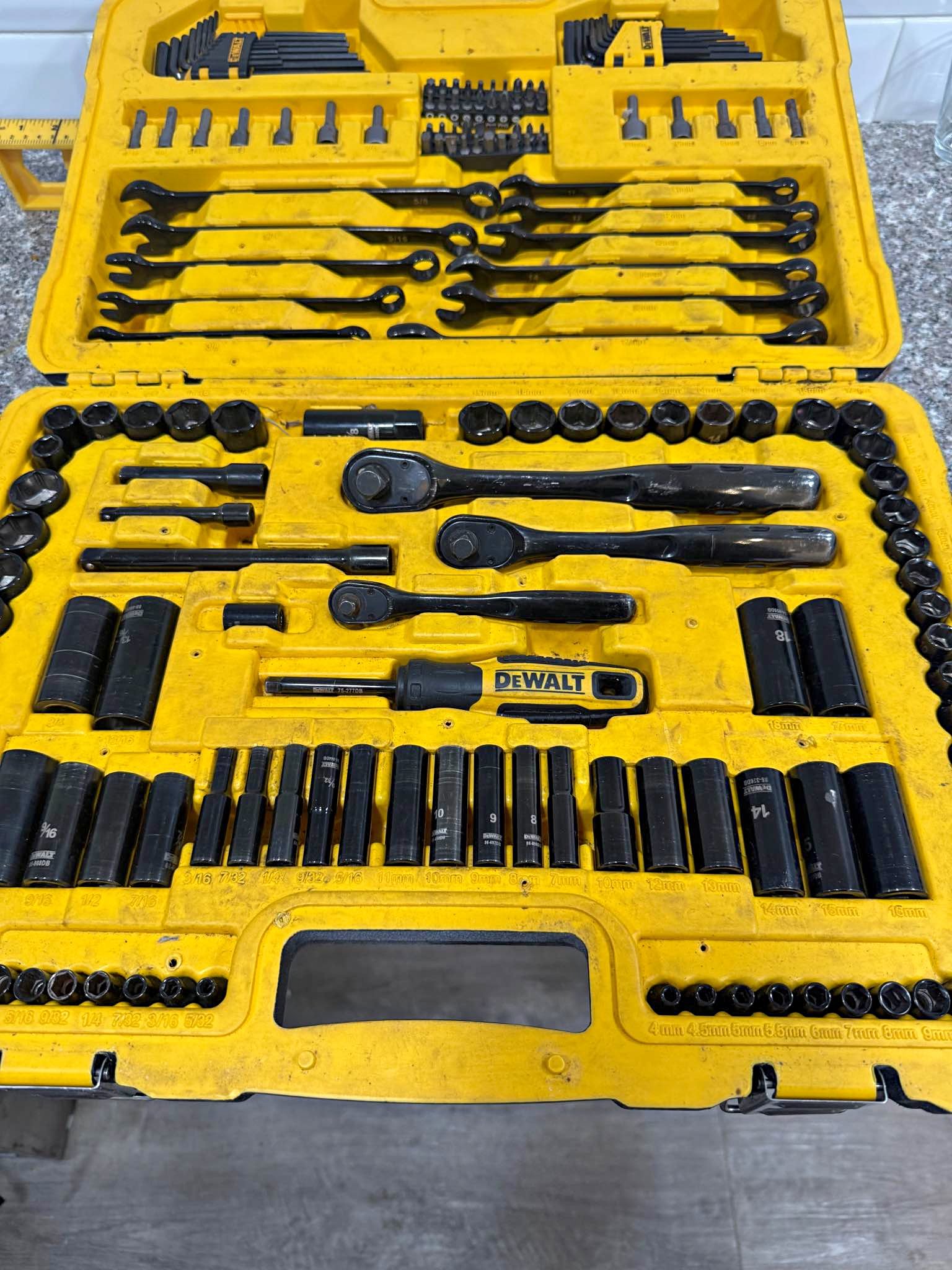 DEWALT Black Chrome Mechanics Tool Set (184-Piece) Hard Case DWMT45184 ...