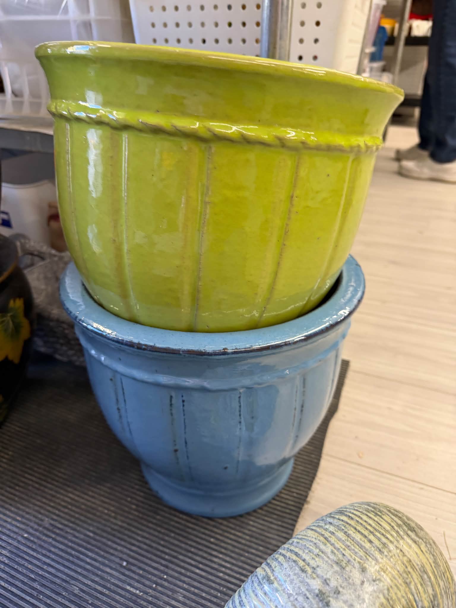 Lots of flower pots!