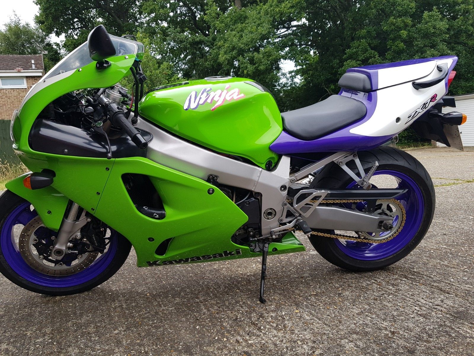Looking for a meticulously maintained 1997 Kawasaki ZX7R that's