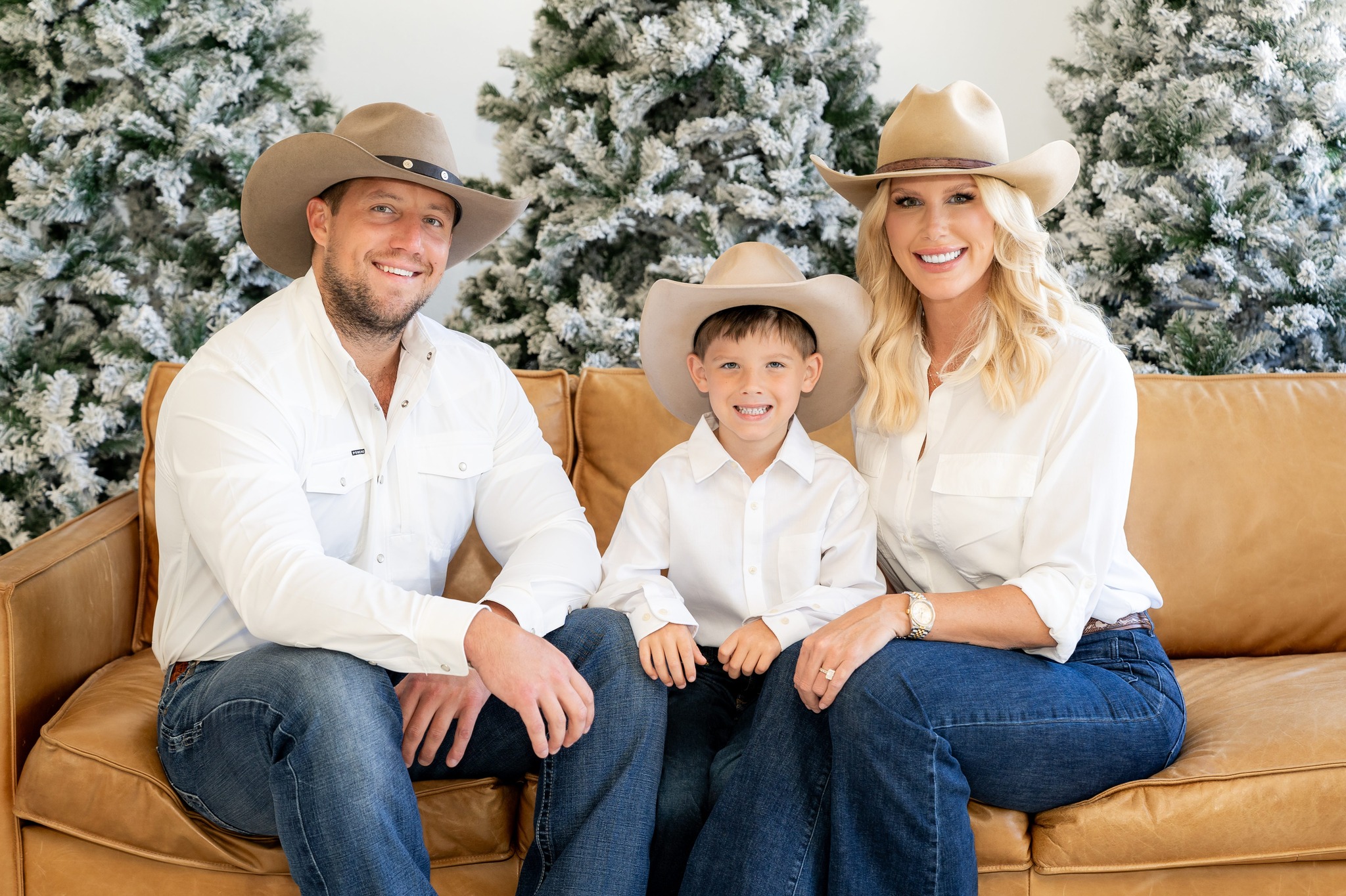 Curated visual reference: Gallery Detail: Now Booking Holiday Portraits With Your Choice Of Location Whether