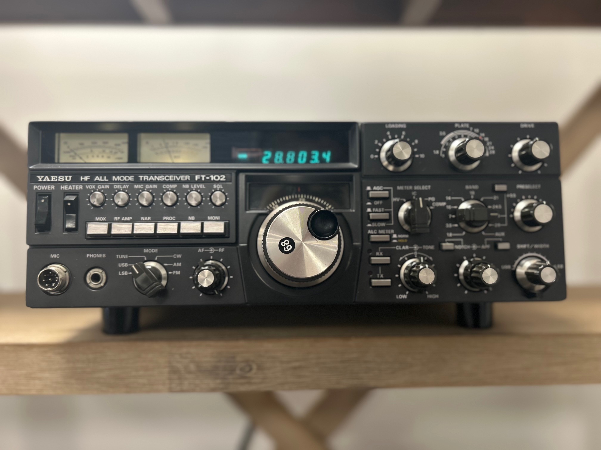Yaesu FT-102 HF transceiver features and specifications