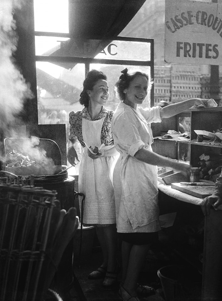 Willy Ronis. Place de la Bastille 1957. Paris 12e