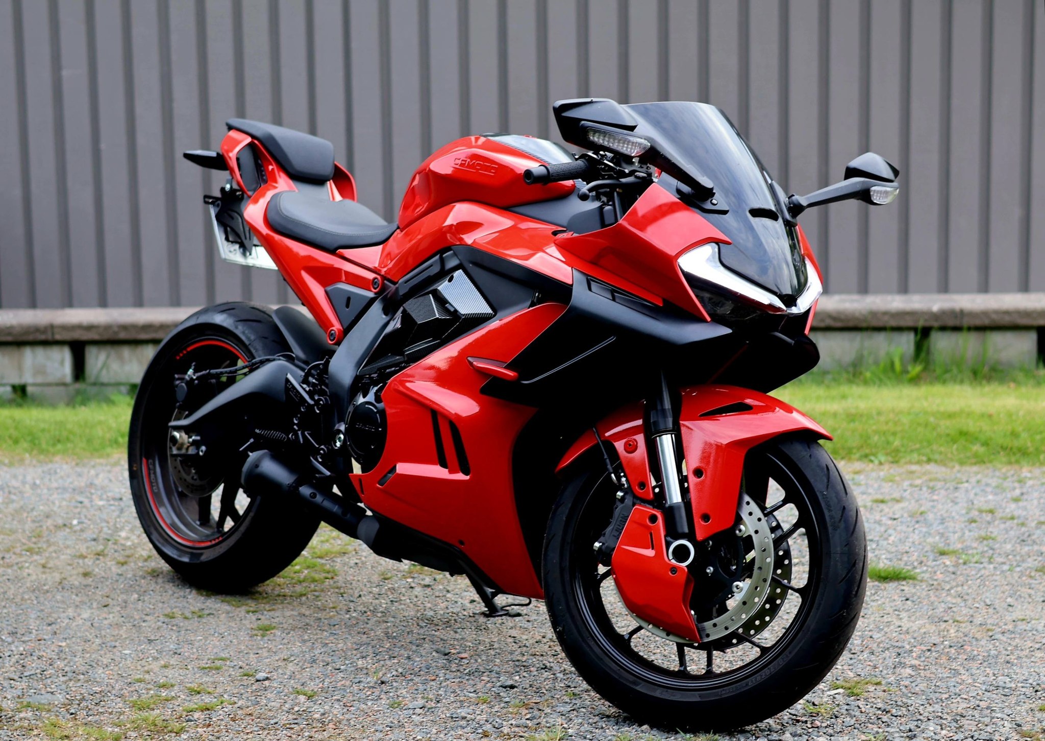 CFMOTO 675SS, SR, SRR motorcycle featured on YouTube channel Alex