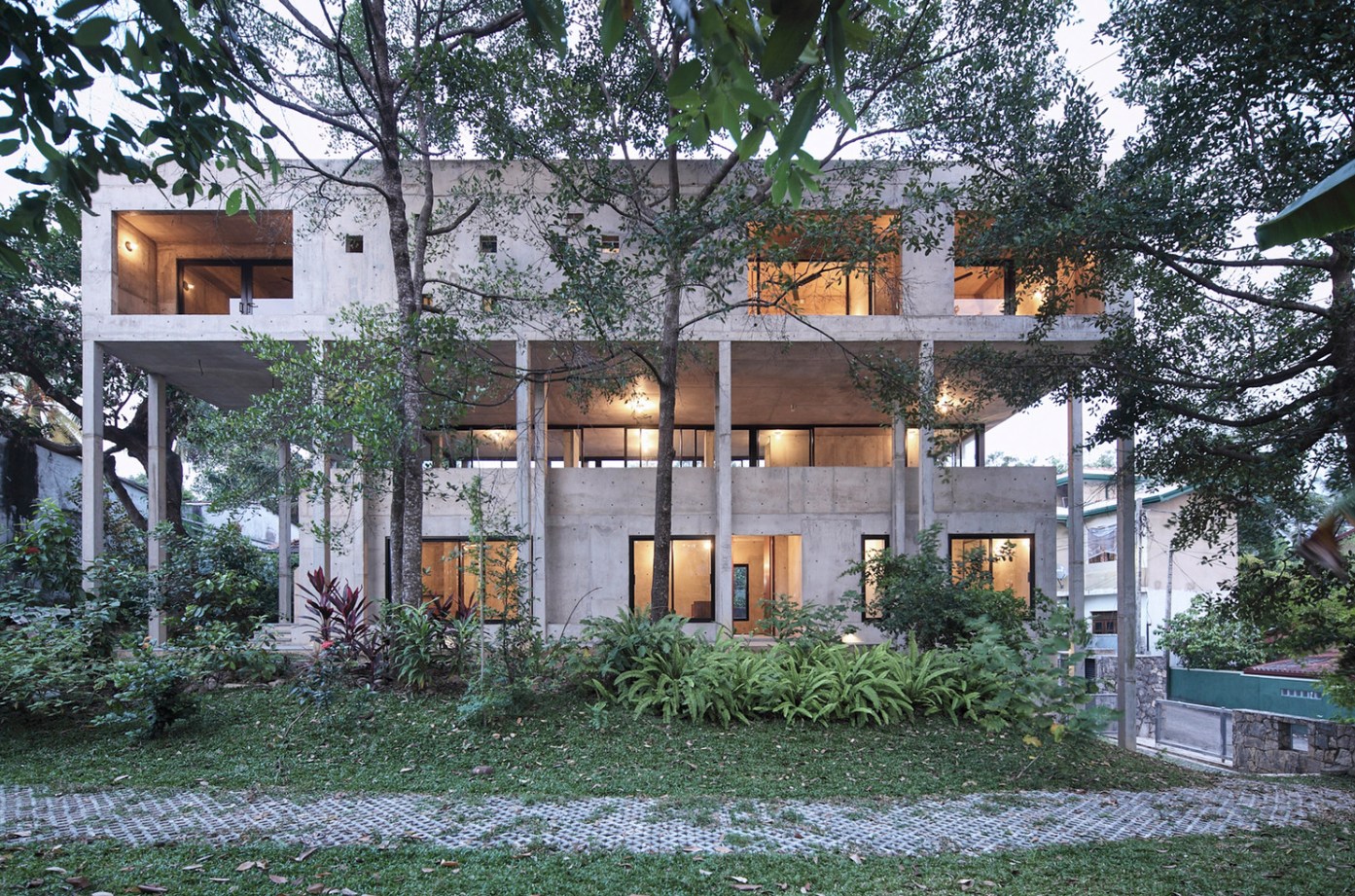 Sri Lankan house with tropical modernism design