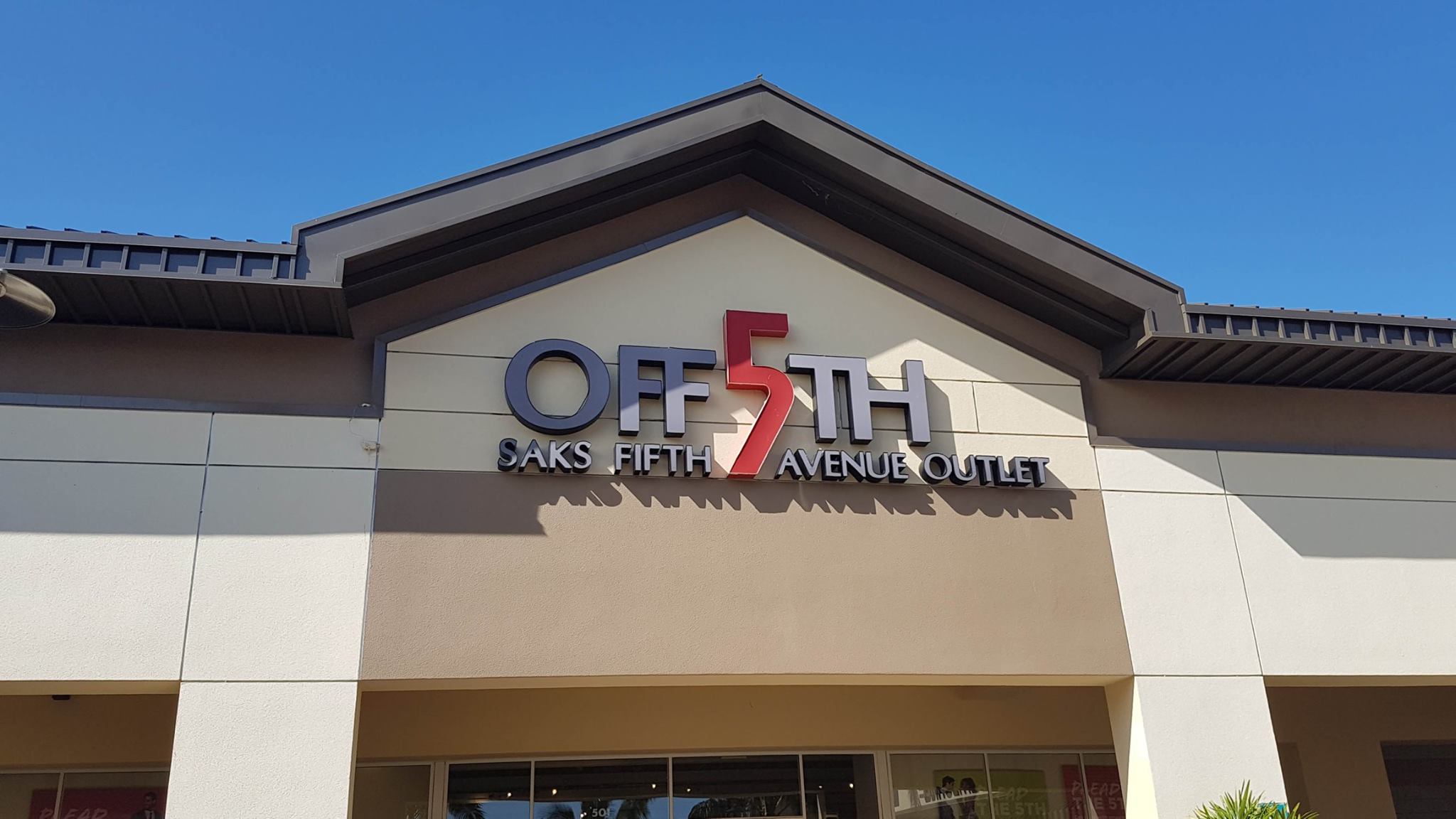 Angel安啾 - 在整理夏威夷shopping照片 看到這件連身褲,當時還特地試穿尺寸 結果 買回來都還沒穿過... | Facebook