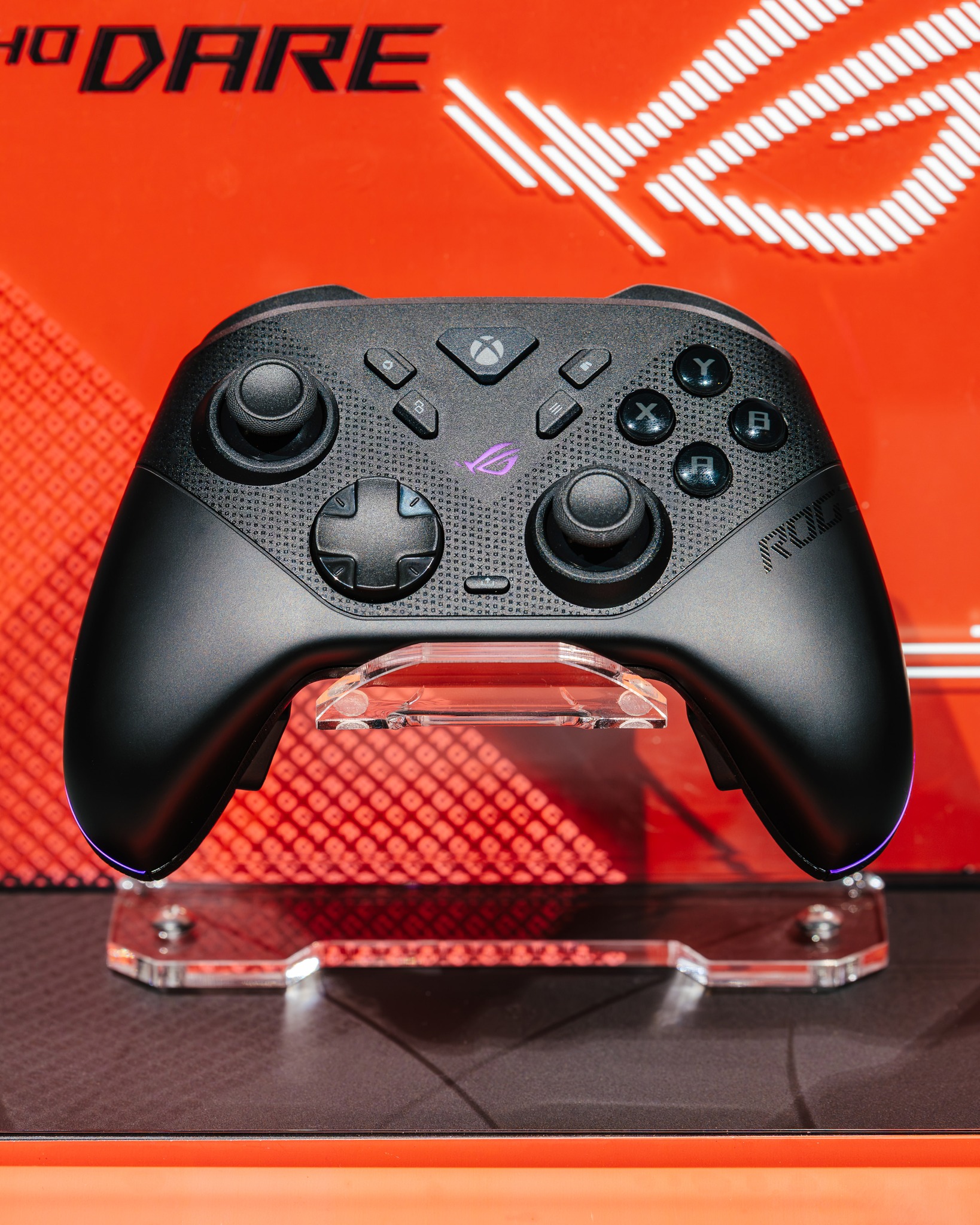 ASUS ROG Raikiri Pro Gaming Controller - OLED Display, Tri-Mode Connectivity For PC & Xbox