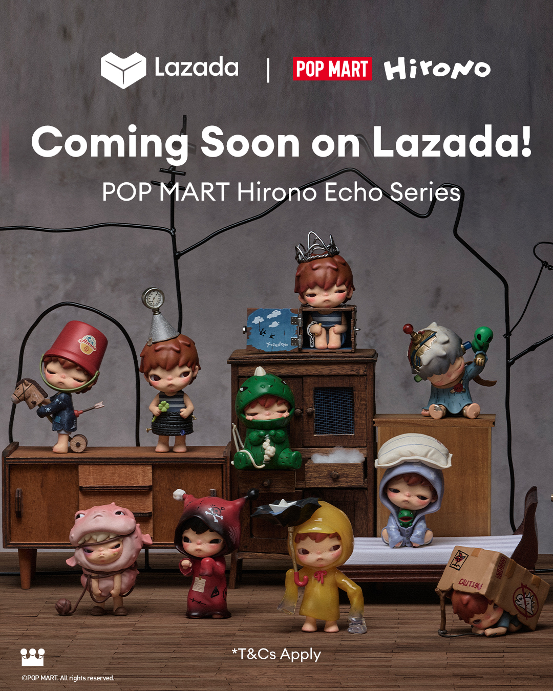 HIRONO X LEAH DOU IN THE AIR FIGURINE A small canvas bag holds