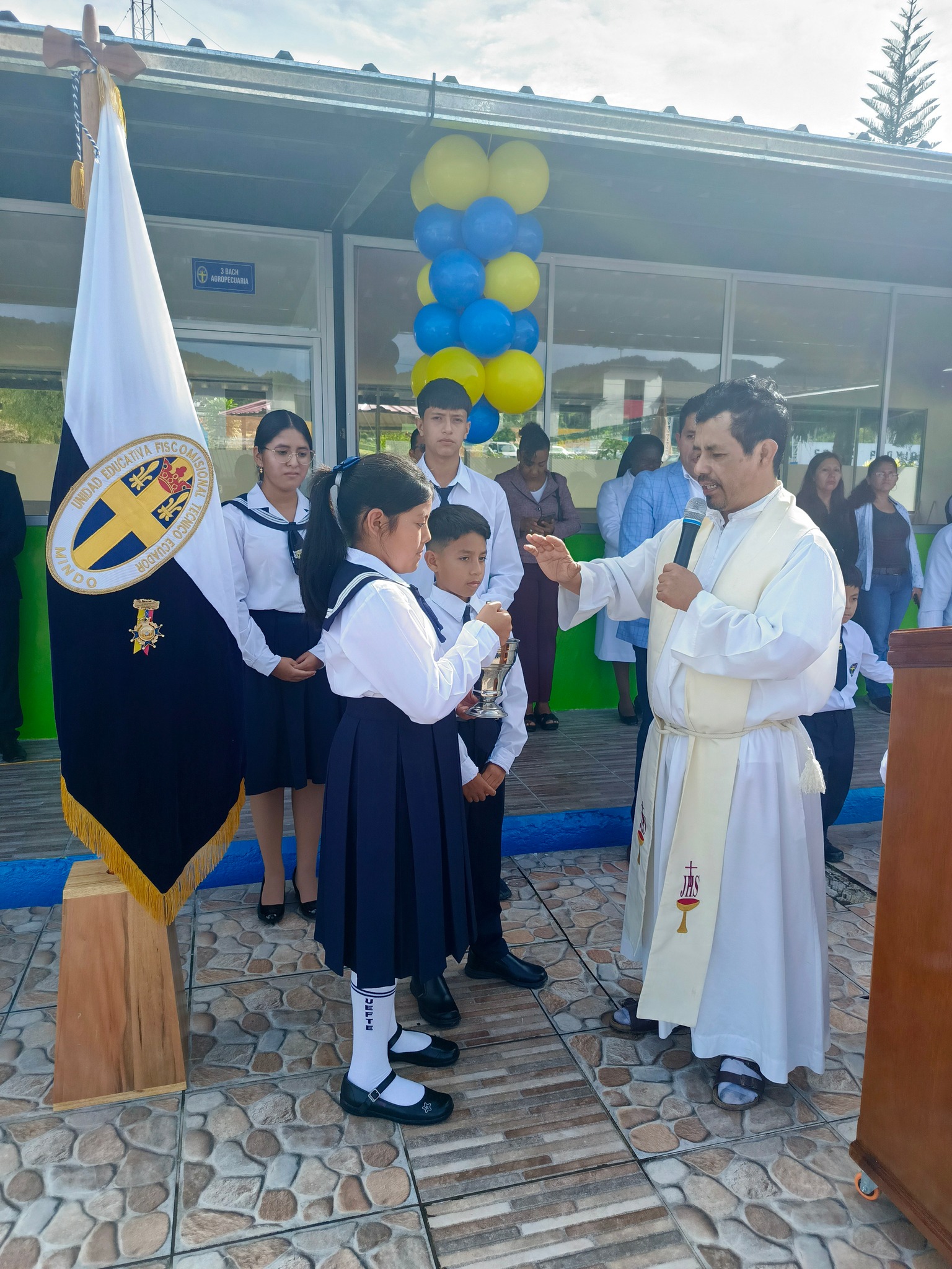 UEFT... - UEFTE Unidad Educativa Fiscomisional Técnico Ecuador