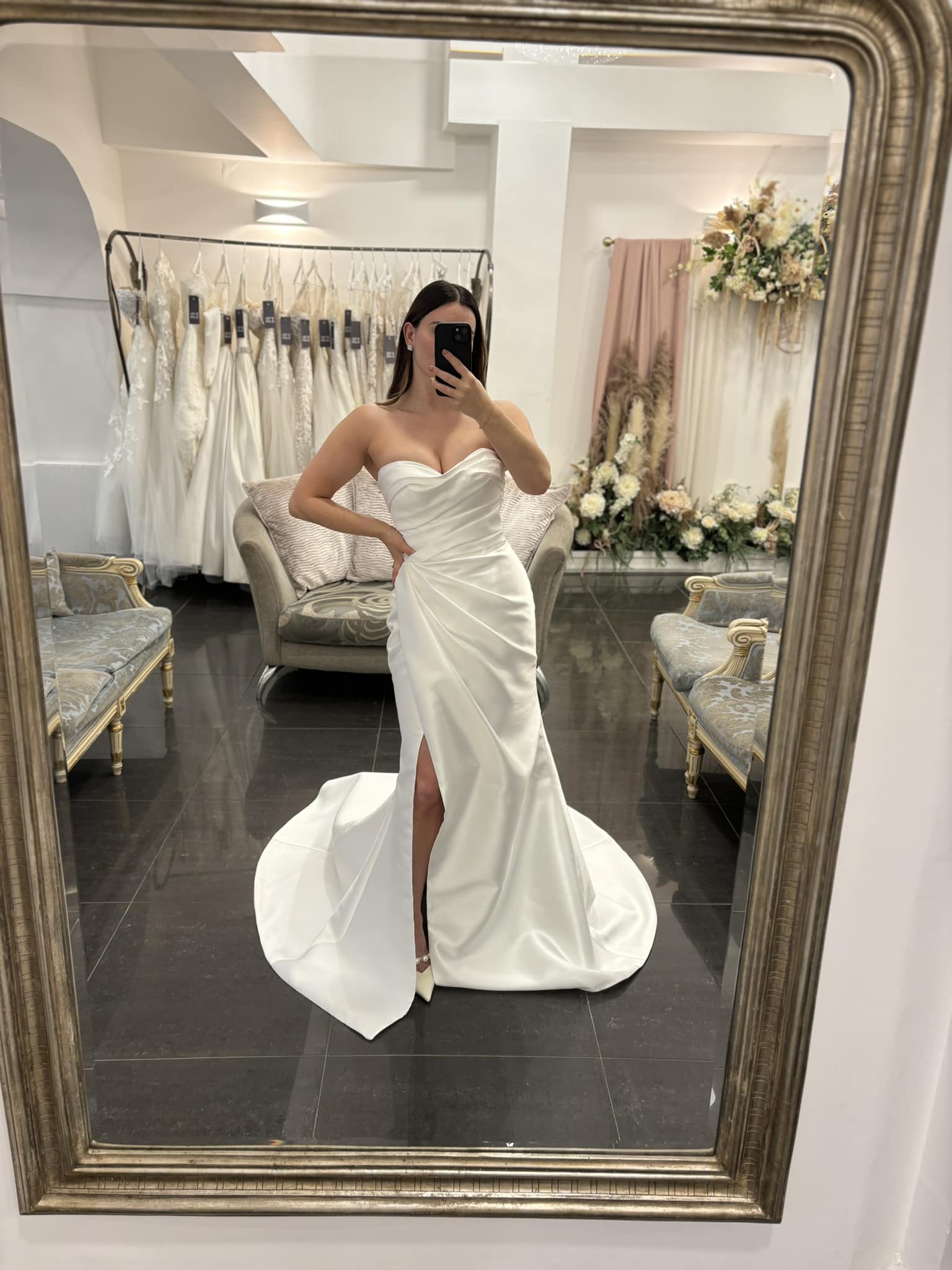 Fiorella by @millanova New in at Emma Roy of Edinburgh #Edinburgh #Scotland #Bridalboutique #bridetobe #emmaroyofedinburgh #scottishbriide2 #2025bride #2026bride #simpleweddinggown #weddinggownwithslit #straplessweddinggown #millanova #millanovabride