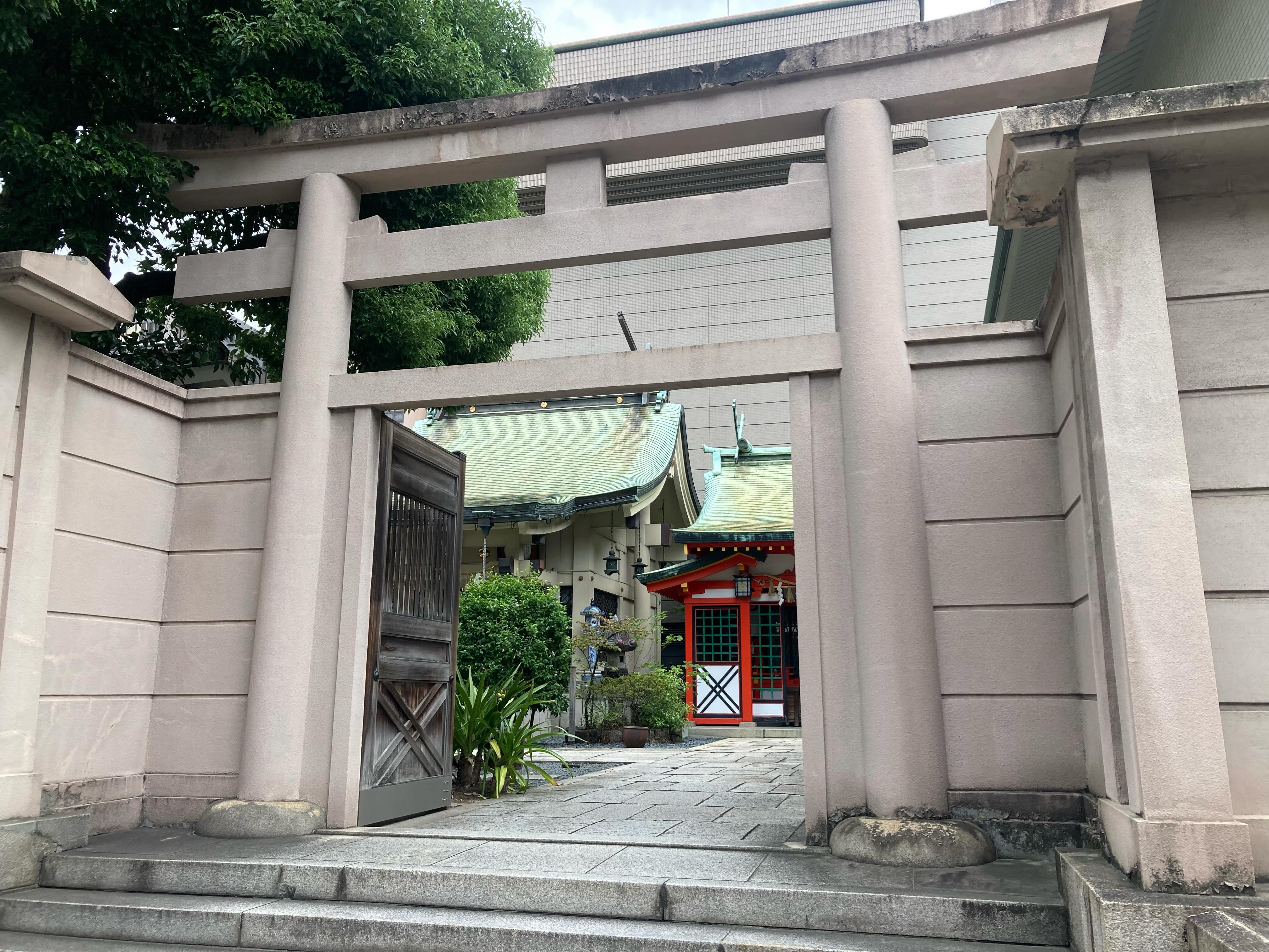 坐 摩 神社