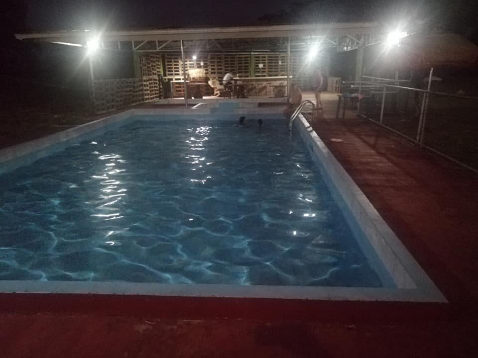 Bar... - Bar Restaurante Cabinas y Piscinas El Botecito