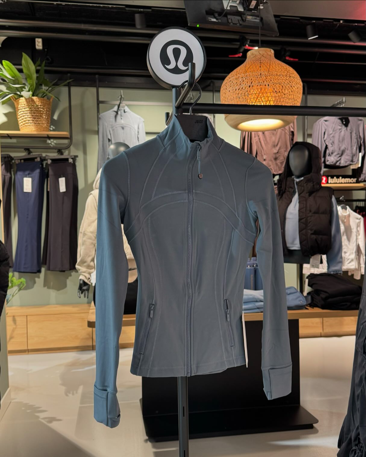 Define Jacket i fargen Oil Grey 🩶 #lululemon #juicebergen