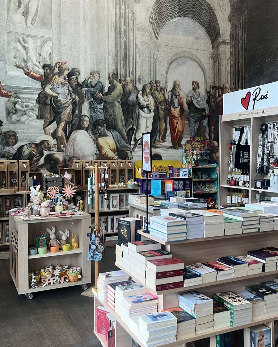 Βιβλιοπωλείο Books Plus - Books Plus Bookstore | Athens