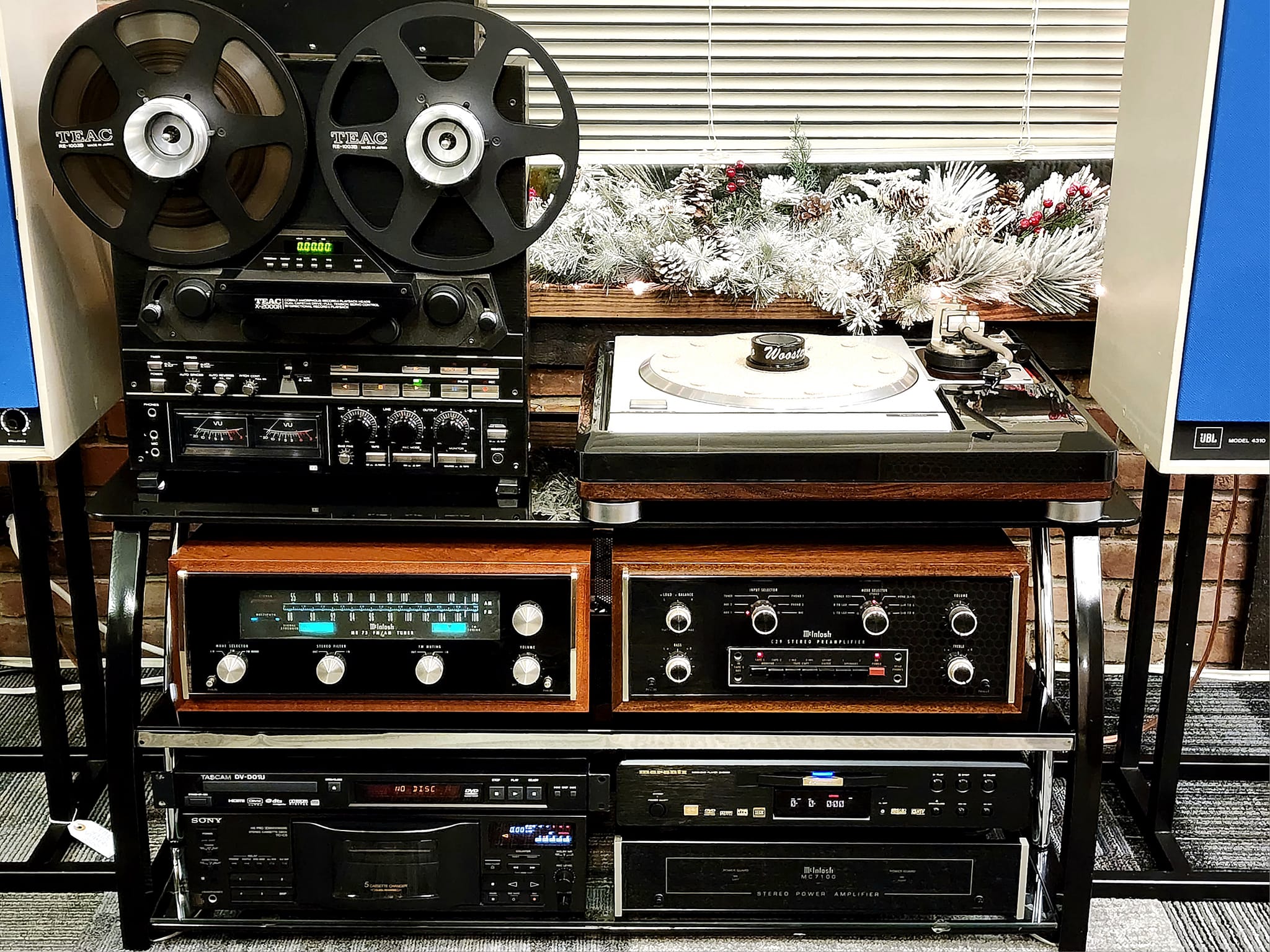 Futuristic Nostalgia! The incredible Vision 2000 Hi-Fi system by