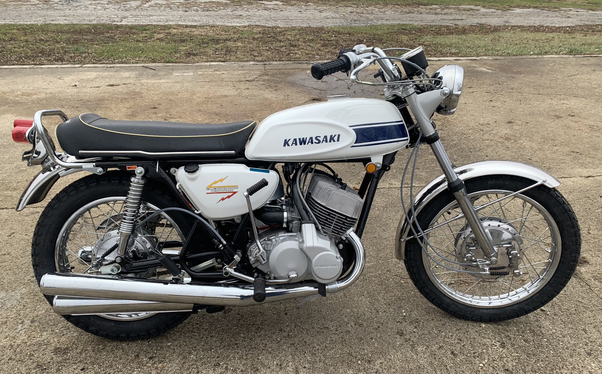 2-Stroke Legend! 1969 Kawasaki H1 Mach III Review | Daily Rider