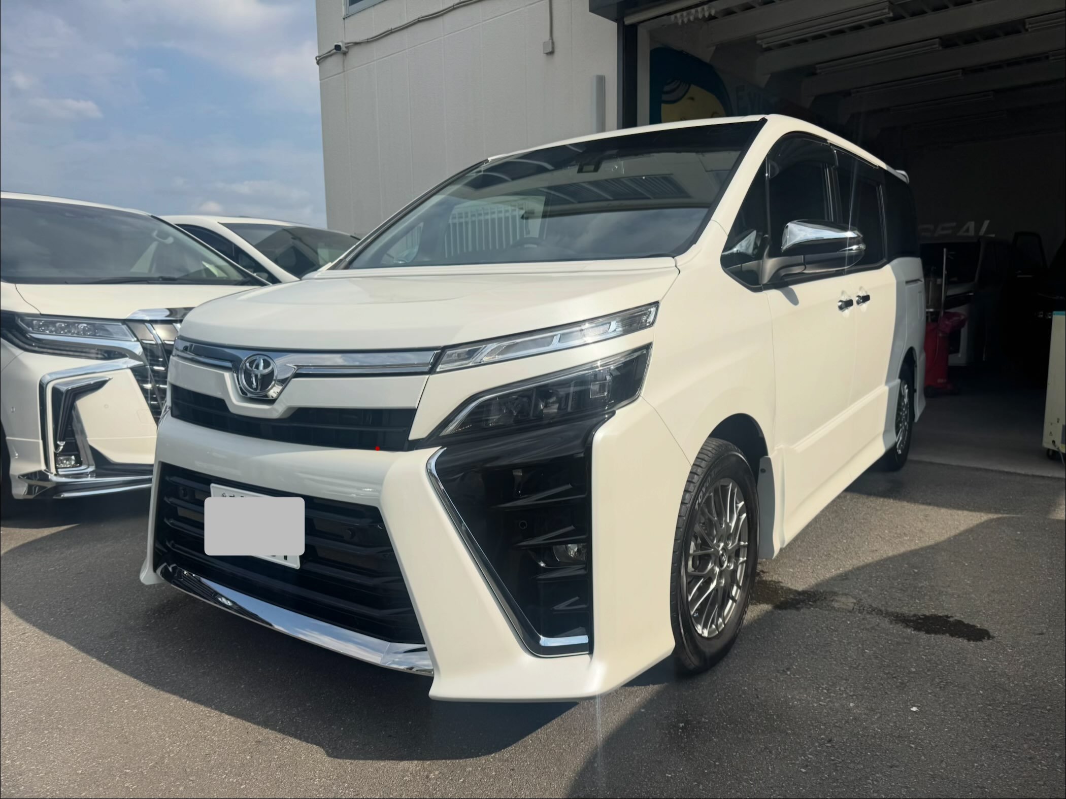 ノア・ヴォクシー専門店 - こんばんは😄 . 今日は㊙️㊙️㊙️とRAYS