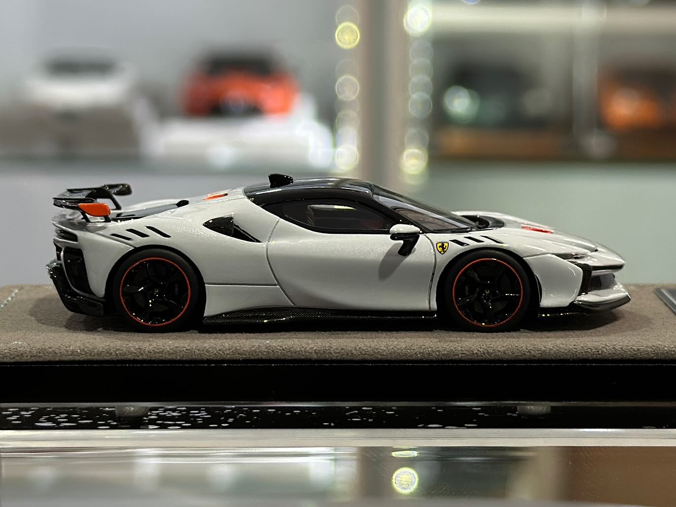 品牌：HENSON HEAVEN 1/64 Ferrari SF90XX Stradale ?精品樹酯模型車 