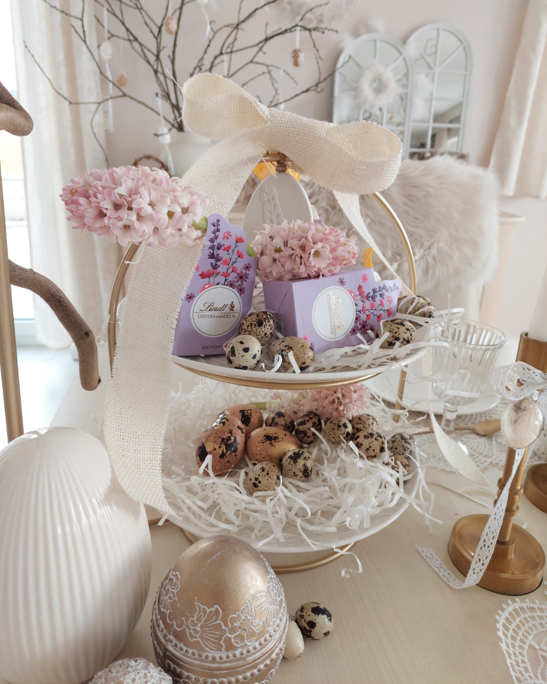 Osterzauber auf der Etagere!💖 @bian.casa.living hat eine wunderschöne österliche Etagere gezaubert