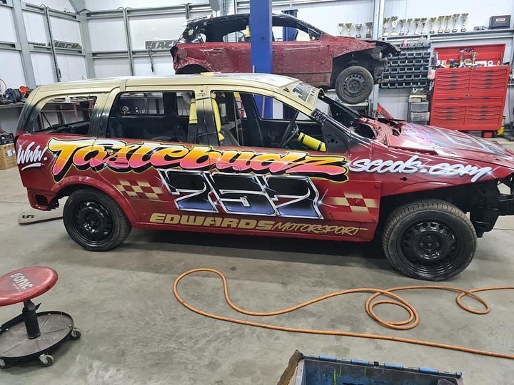 Caged Bangers - 757 Callum Gill defends his National...