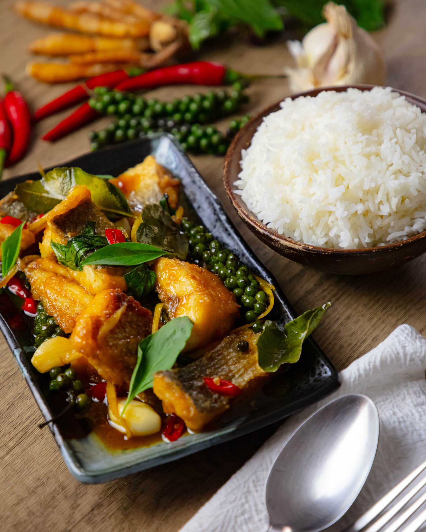 Tang Frères - officiel - [Riz sauté aux crevettes au curry massaman ...