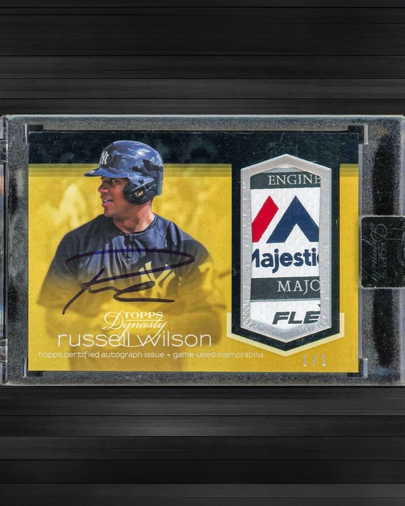 ラッセル・ウイルソン直筆サイン入り超大型写真…Russell Wilson… Russell Wilson is back in New York remember this 1/1 patch