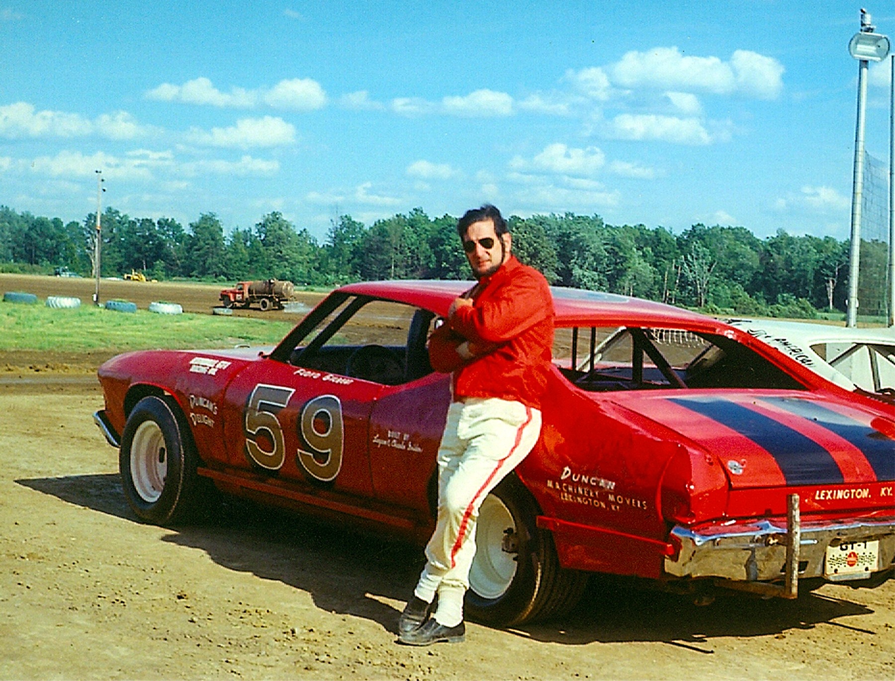 Flyin' Floyd Gilbert: The Unvarnished Biography of a Dirt Racing Legend ...