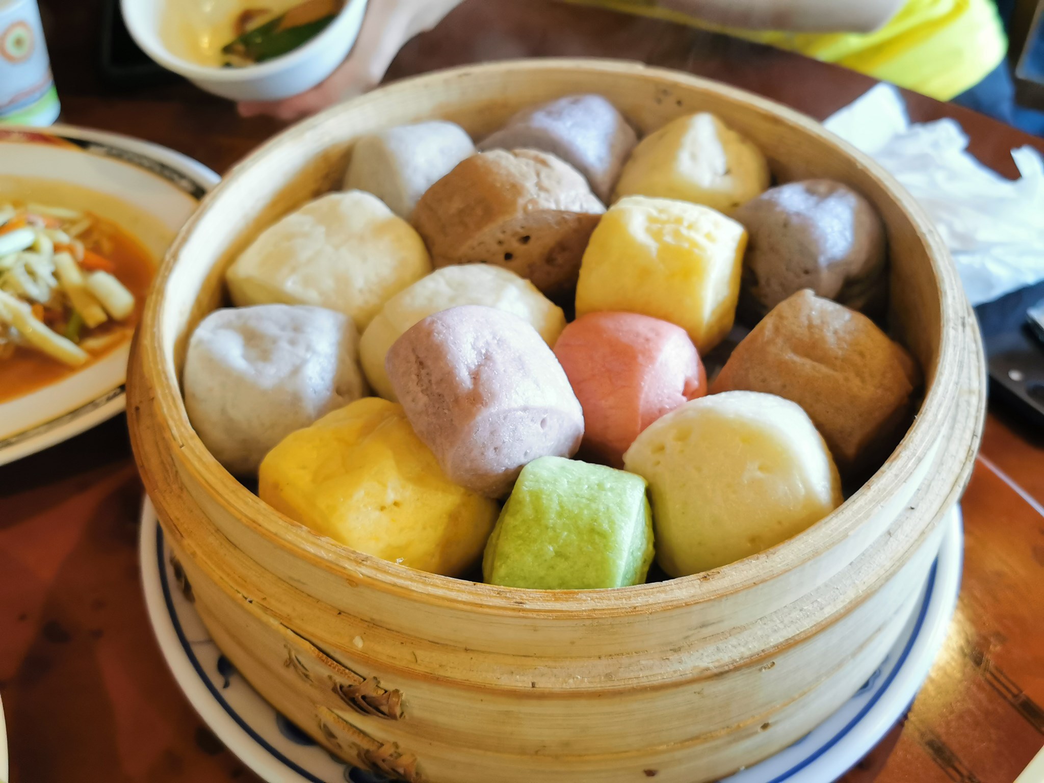 旅充小日子 - 在貓空纜車貓空站附近真的超多不錯的餐廳的，像是貓空龍門客棧、貓空清泉廣場、貓空清泉山莊、貓空小木屋茶坊，當然也包括我們來的這家 ...