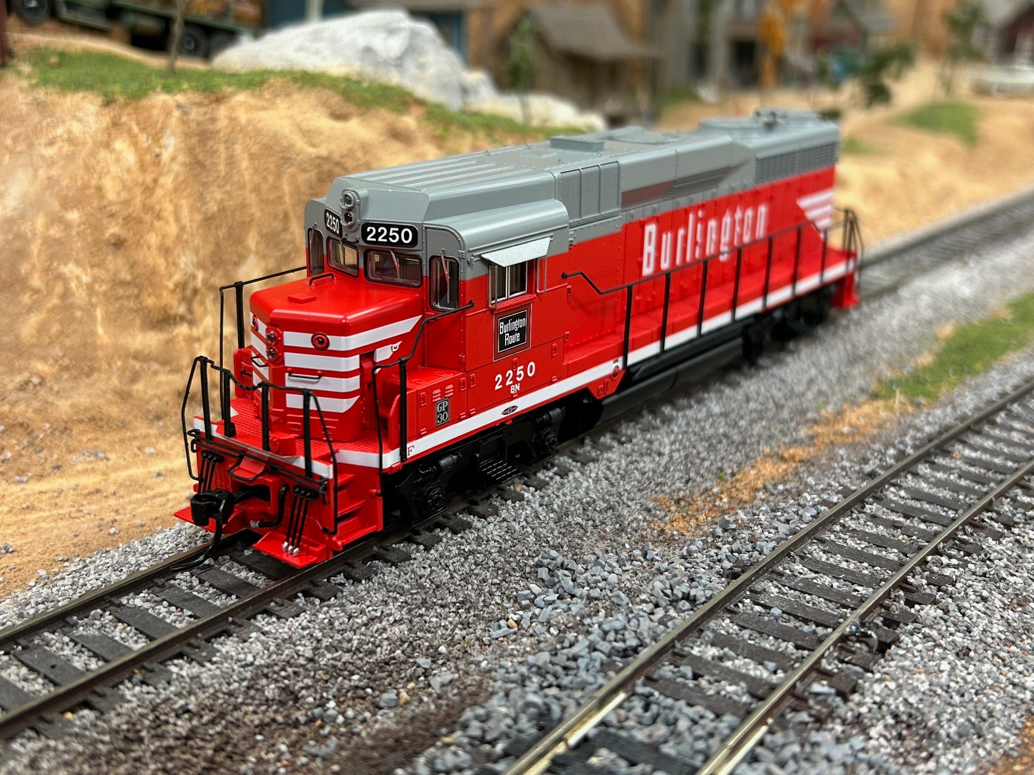 KATO Nゲージ GP30 BURLINGTON NORTHERN Broadway Limited Imports' GP30 model train sample arrives