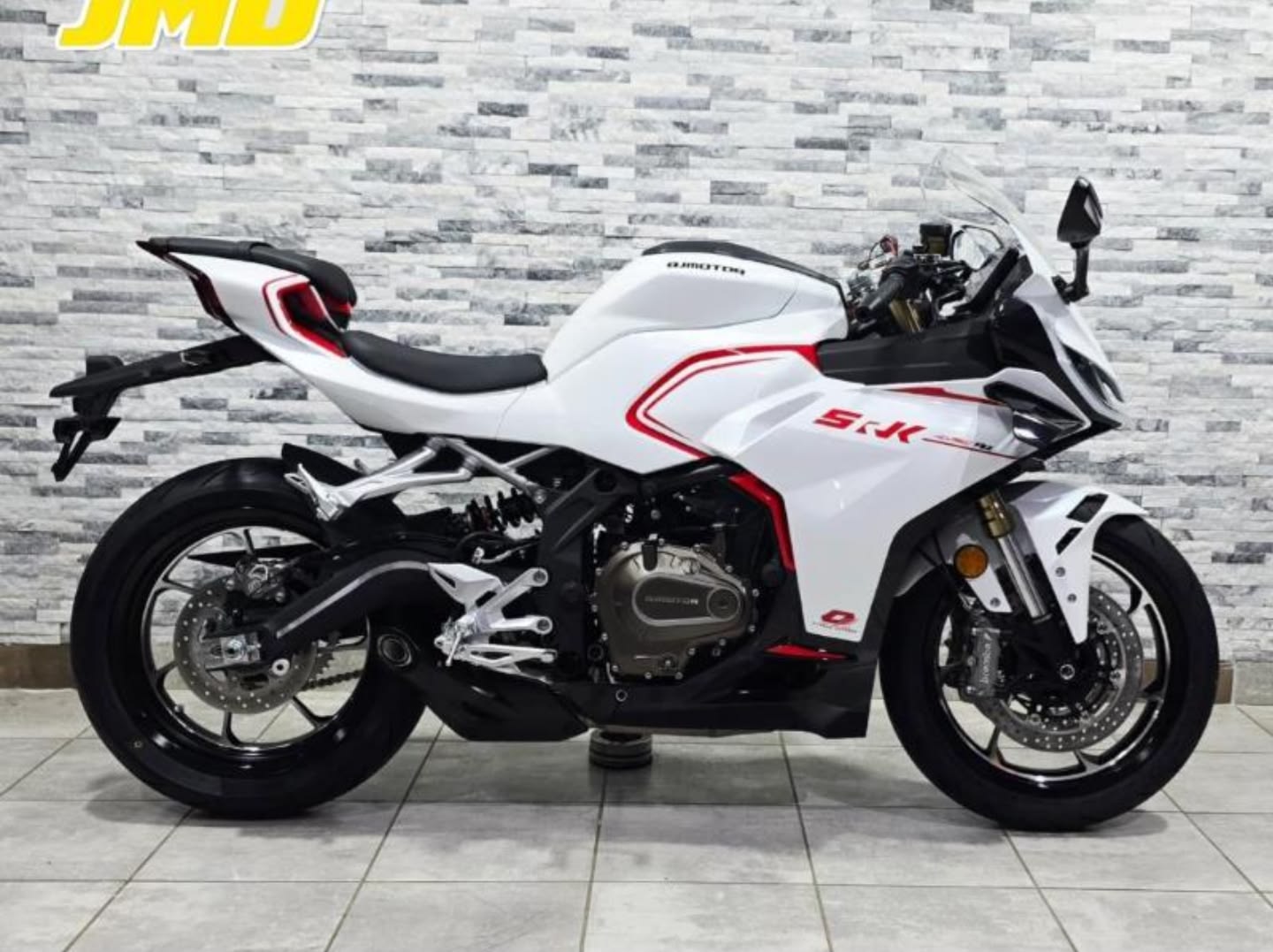🔥 LIGHTWEIGHT. AGGRESSIVE. READY TO RACE. 🔥 The QJ Motor SRK421