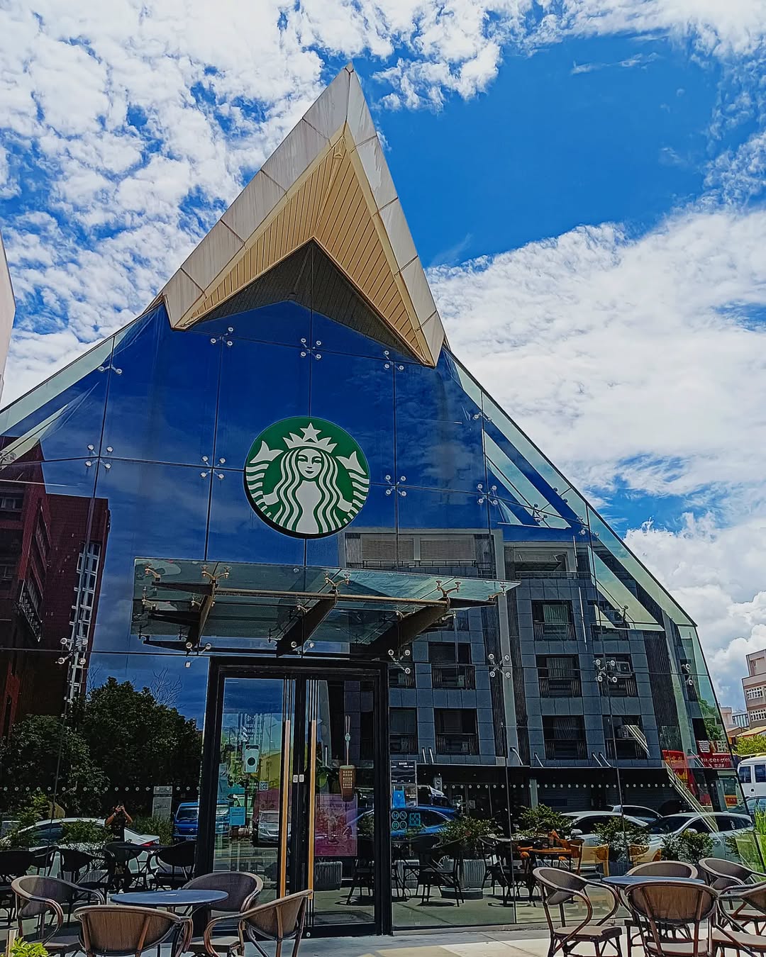 台灣旅行小幫手 - 【別再只去貨櫃星巴克！ 北中南東精選5間特色門市推薦】 星巴克是台灣常見的連鎖咖啡廳 ...